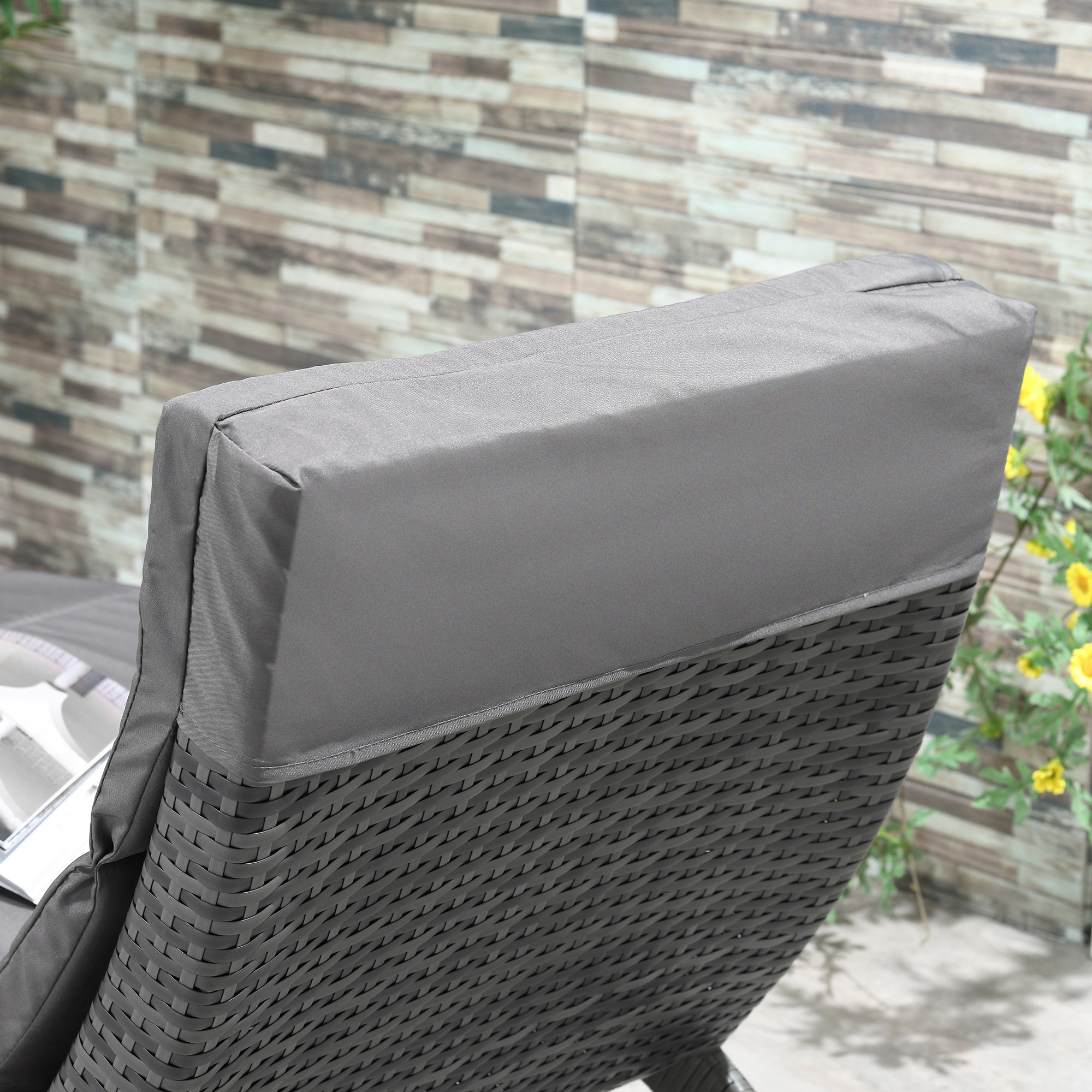 Folding Sun Lounger with Comfortable Mattress for Outdoor Use, Metal and Resin Wicker - Gray