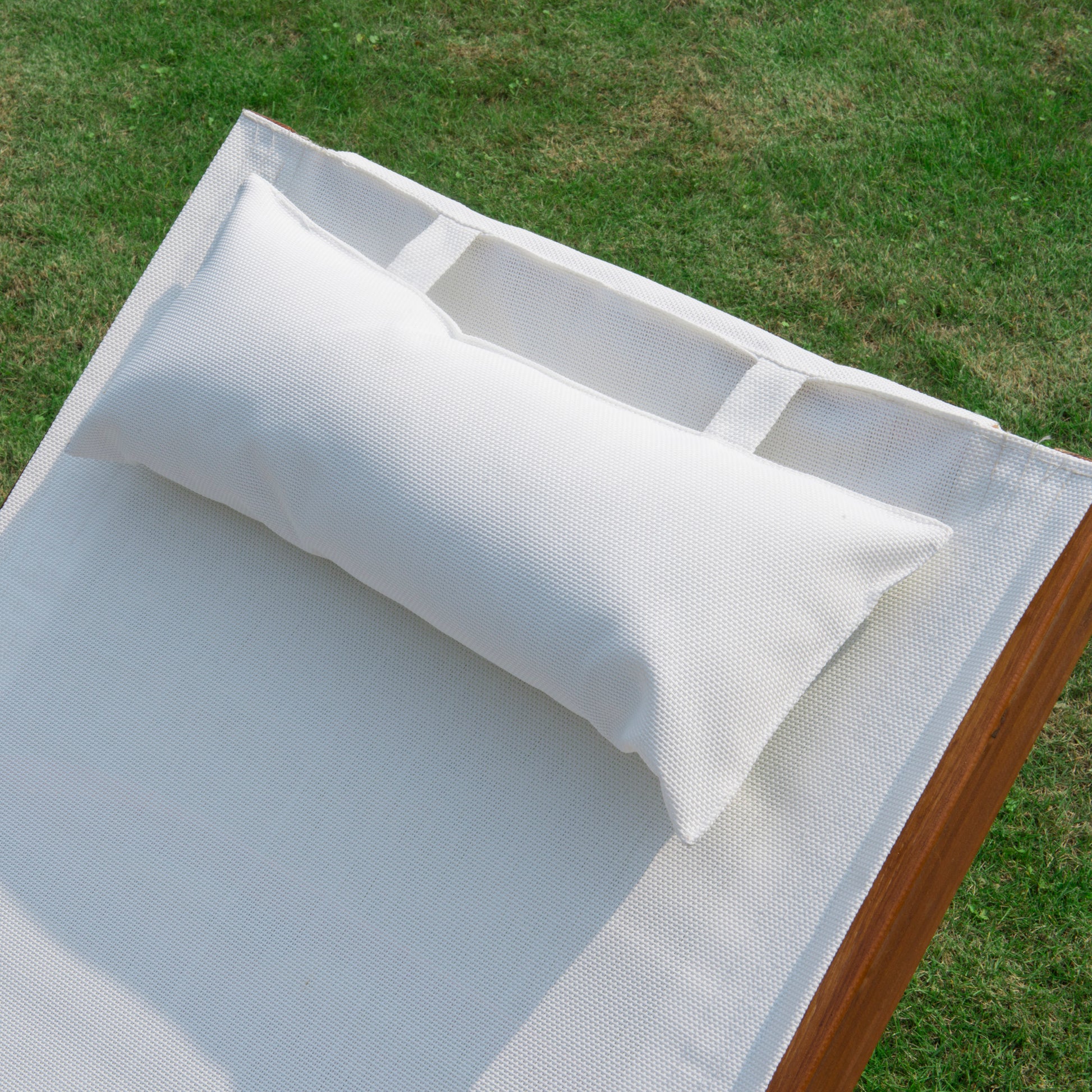 Hammock Lounger for Garden Terrace Beach Pool or Patio 161x72x68 cm White color made of Wood Mesh and Texteline with Cushion