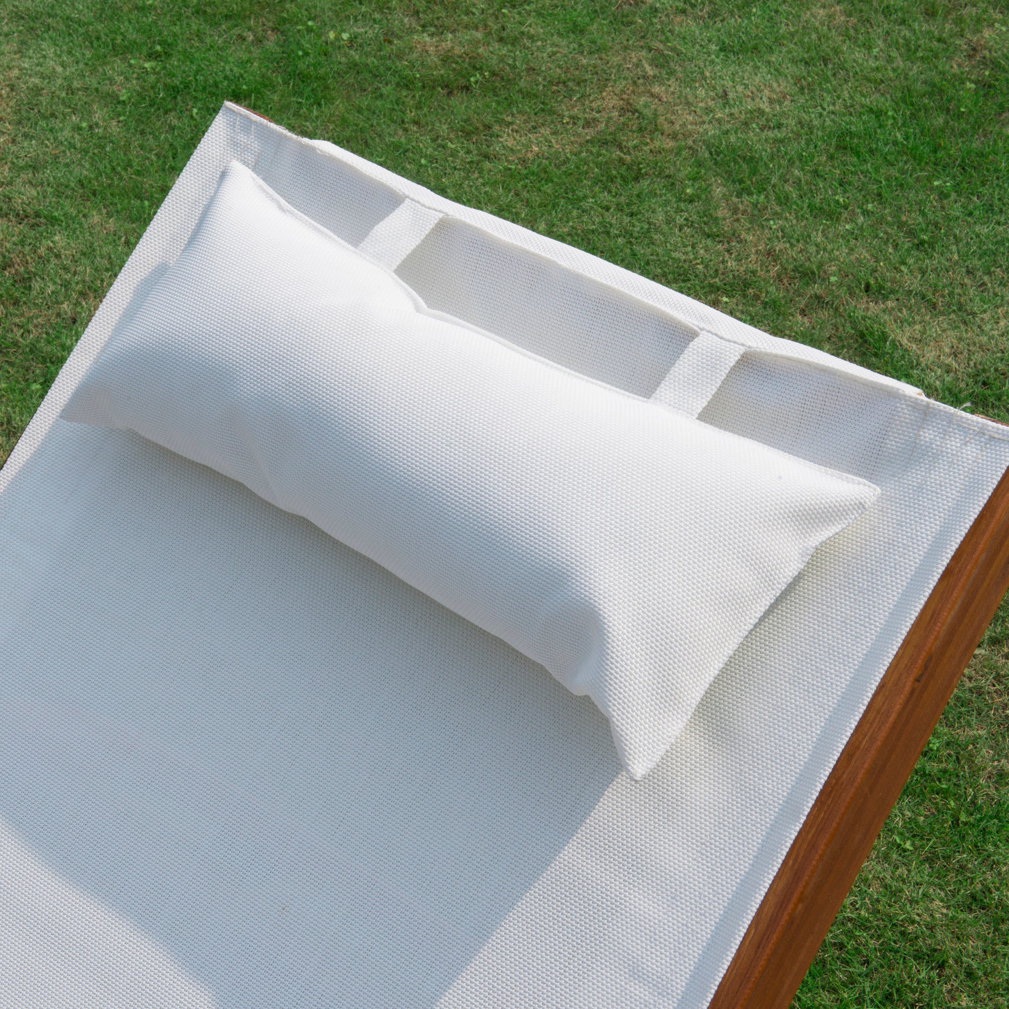 Hammock Lounger for Garden Terrace Beach Pool or Patio 161x72x68 cm White color made of Wood Mesh and Texteline with Cushion