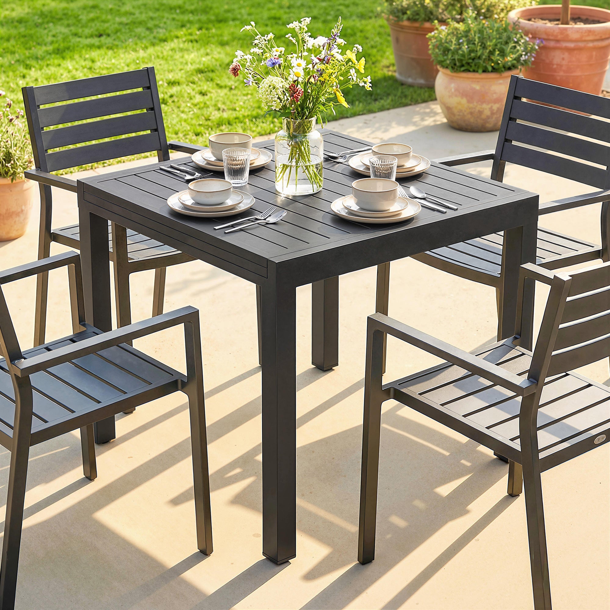 Extendable Outdoor Dining Table for 4–6, 31.5/63 x 31.5 in (80/160 x 80 cm) — Black Powder-Coated Aluminum Slatted Top