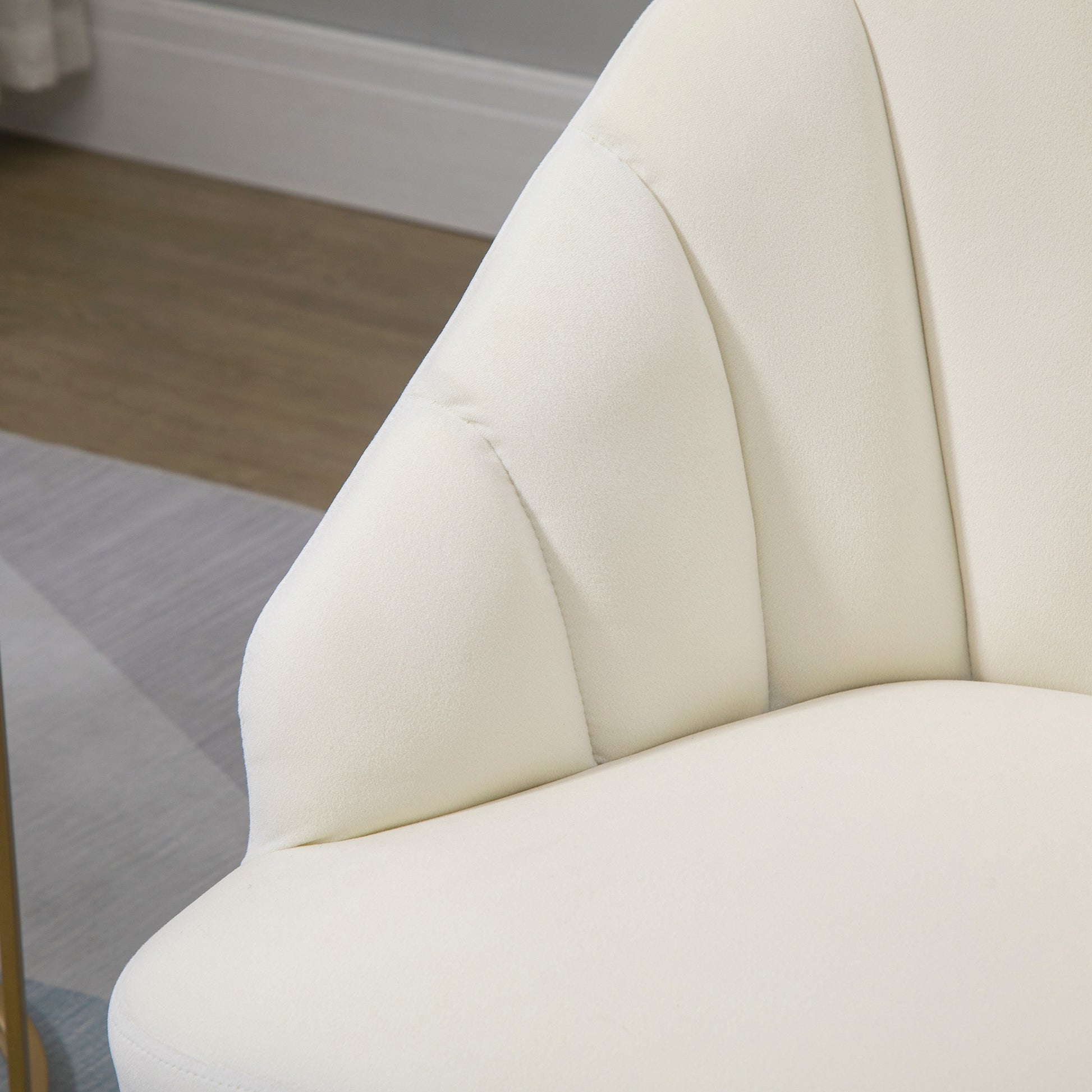 Upholstered Armchair with Shell-Shaped Backrest, Bedroom and Living Room Velvet Armchair with Golden Legs, for Bedroom and Living Room, Cream