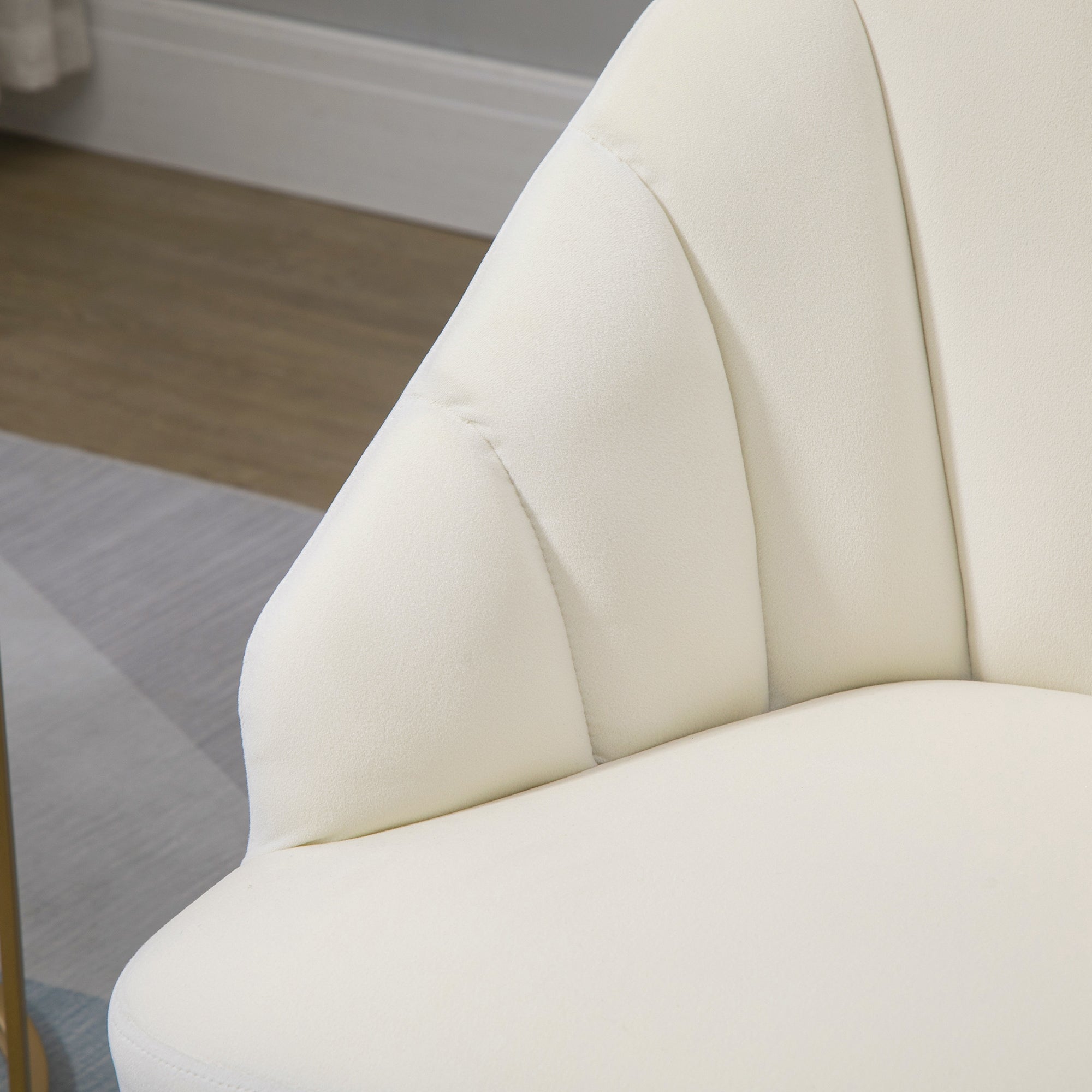Upholstered Armchair with Shell-Shaped Backrest, Bedroom and Living Room Velvet Armchair with Golden Legs, for Bedroom and Living Room, Cream