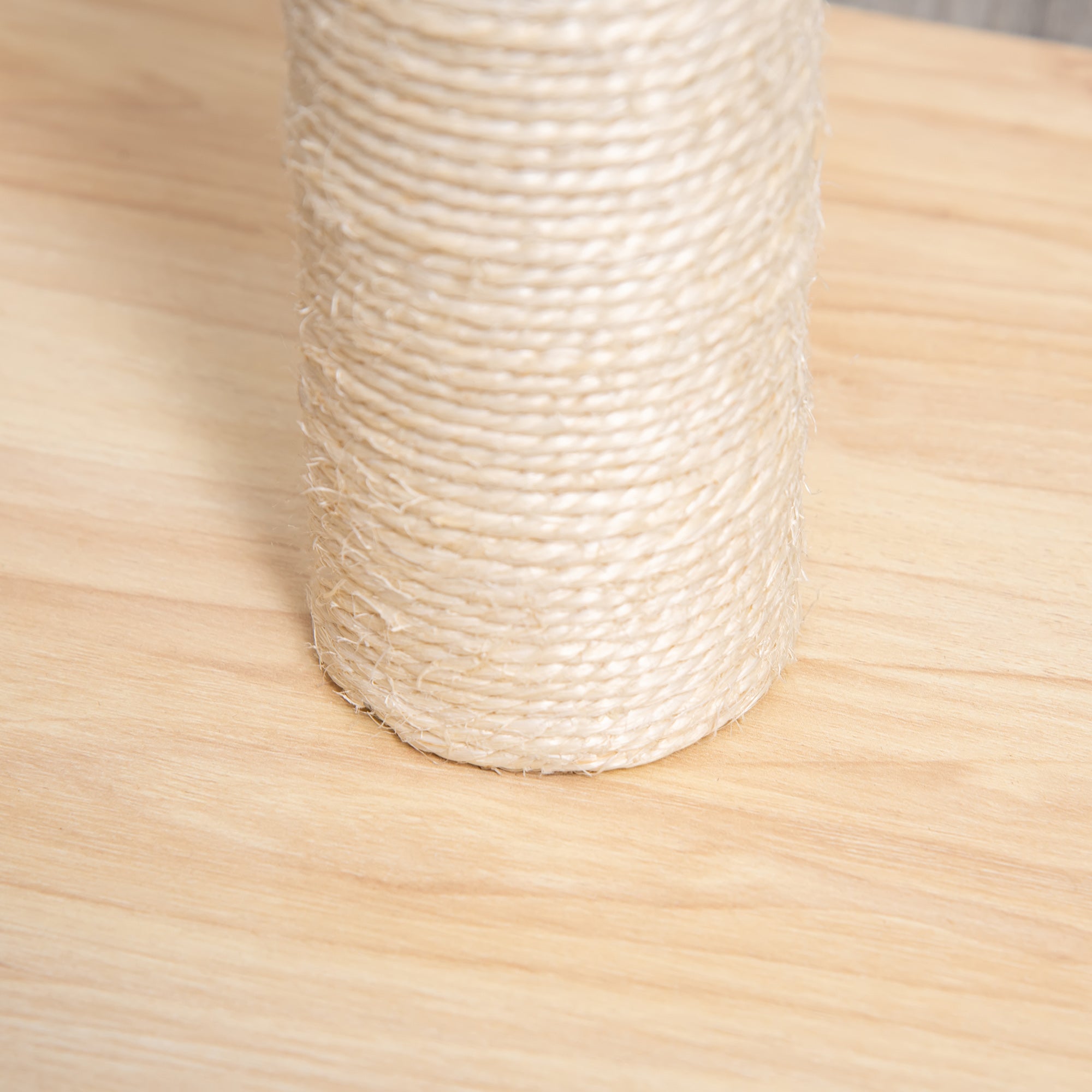 Scratching Post for Cats Scratching Column made of Sisal stable Scratching Tree Scratch Toy Cat with Ball 60 cm Chipboard Sisal Beige+Oak 34 x 34 x 60 cm