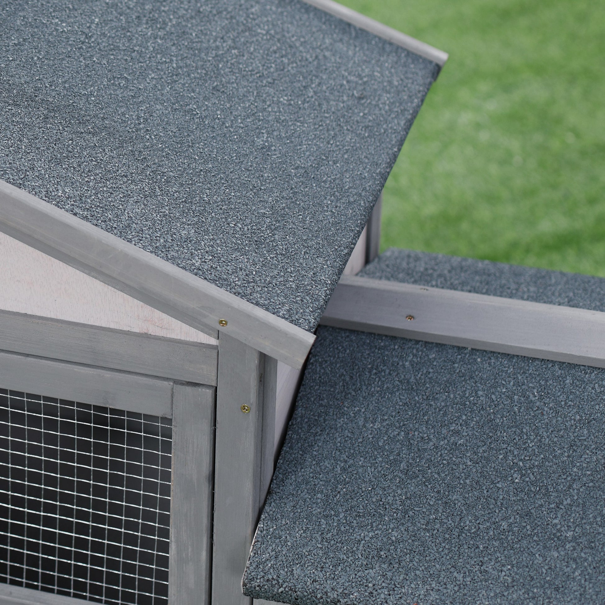 Outdoor Wooden Rabbit Hutch with Removable Tray Non-Slip Ramp Built-in Doors Large Activity Space 147x54x84 cm Gray