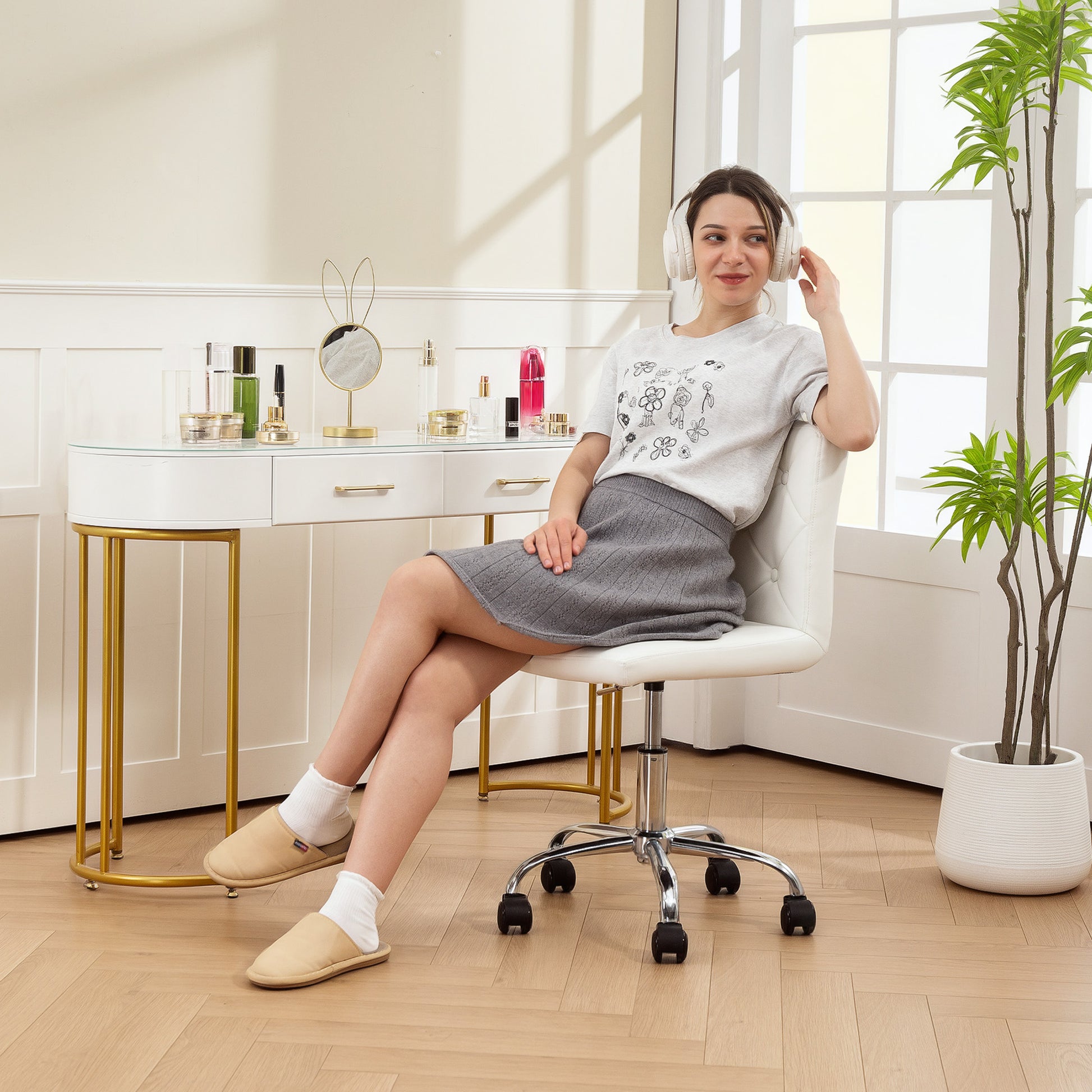 Adjustable Office Chair with Button Tufted Upholstery and Swivel Wheels, PU Leather, Foam and Steel, 44x50x78-88 cm, White