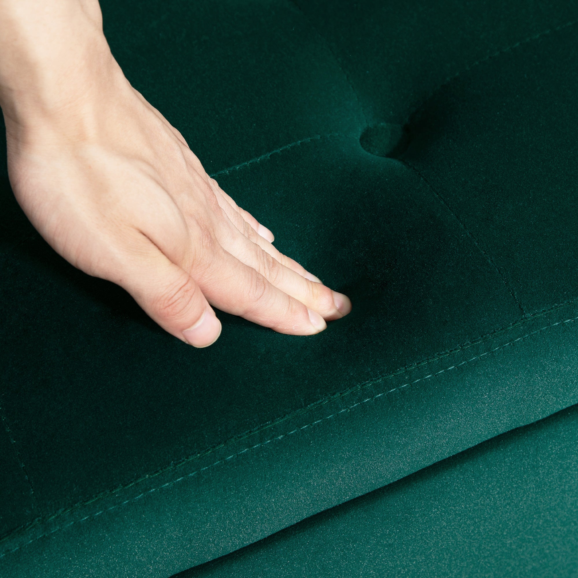 Storage Bench with Armrests Velvet Upholstered Bench with Wooden Legs, Storage Chest for Living Room Bedroom Hallway 107 x 42 x 65 cm, Green
