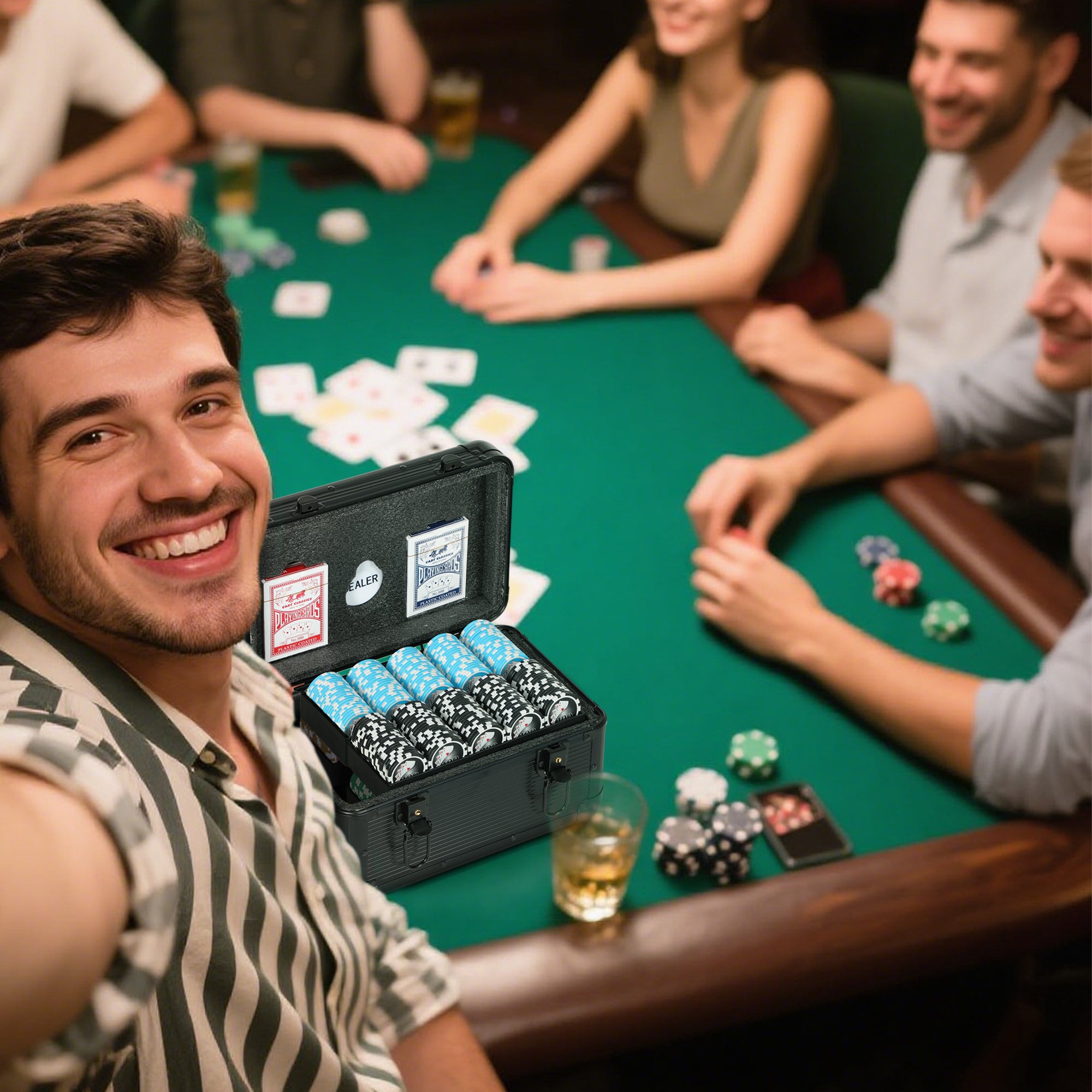 SPORTNOW Poker Set with 600 Chips for Texas Holdem, Casino Set with Poker Case in ABS, 2 Decks of Playing Cards, Chip Tray, Mat and Dealer for 12 Players, Black