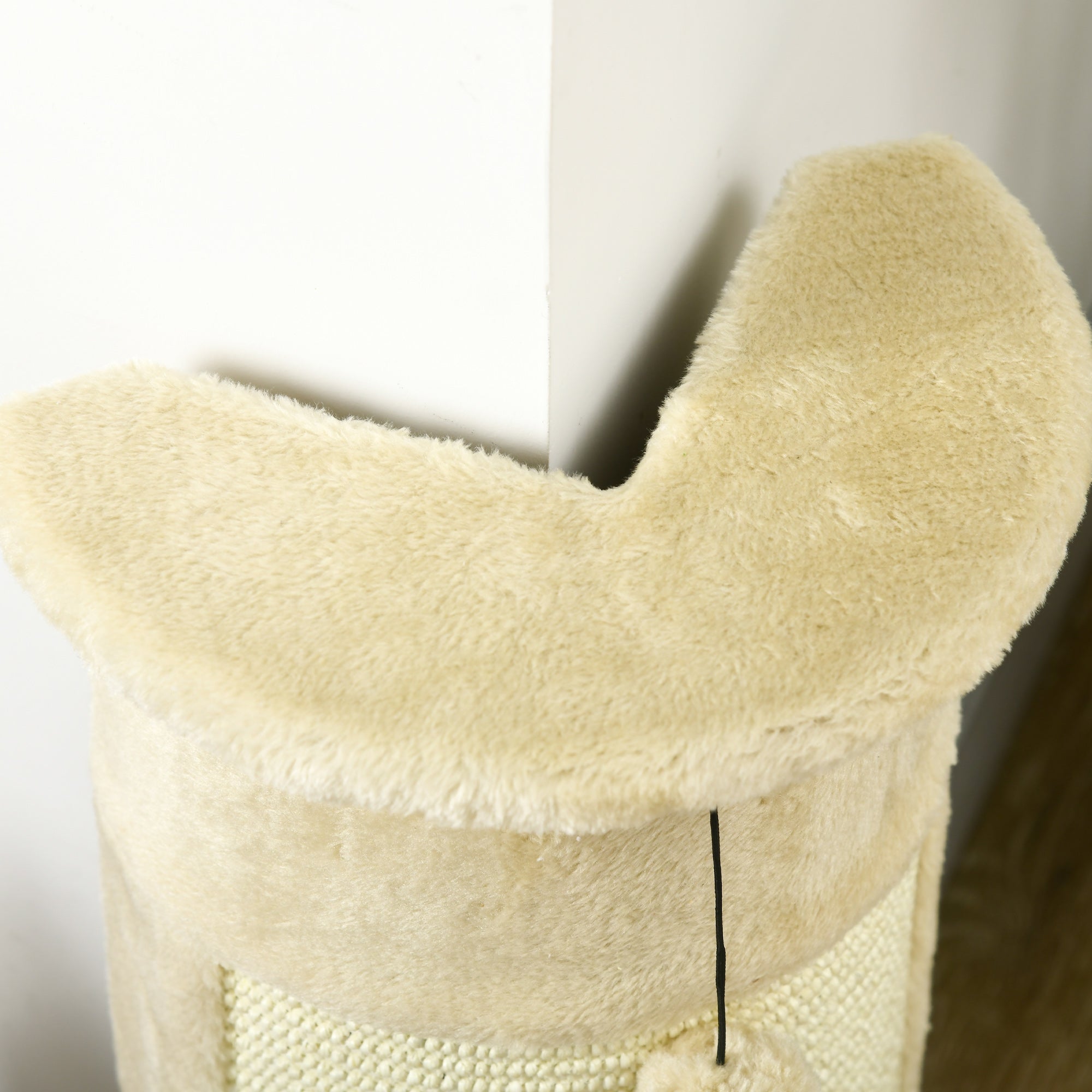 Corner Scratching Post, 58cm Sisal Scratching Pole, Cat Tree with Scratching Ball, Cat Furniture for Indoor, Cream White