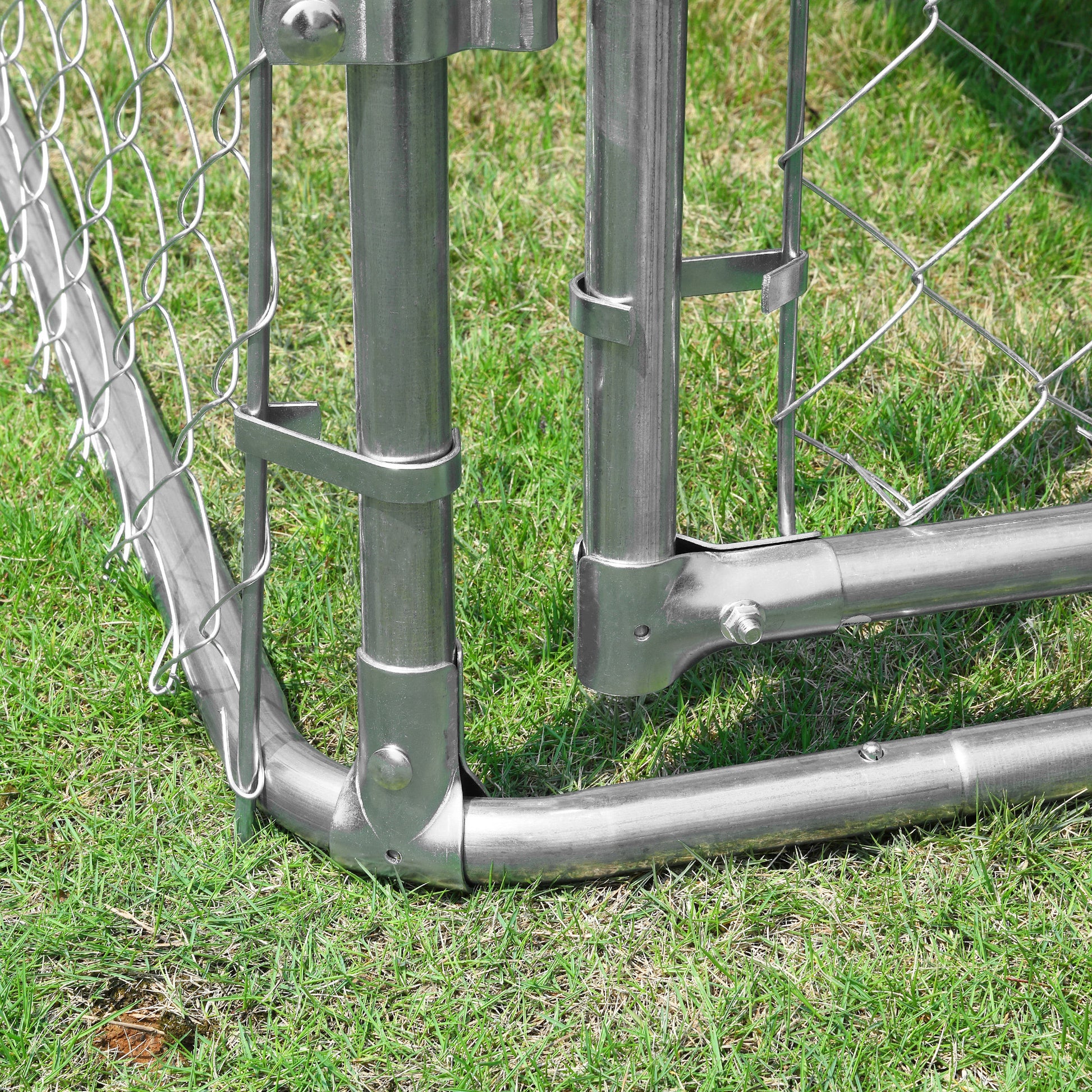 5m² Outdoor Dog Kennel with Roof - 230 x 230 x 175 cm Mesh Enclosure - Covered Space - Galvanized Steel