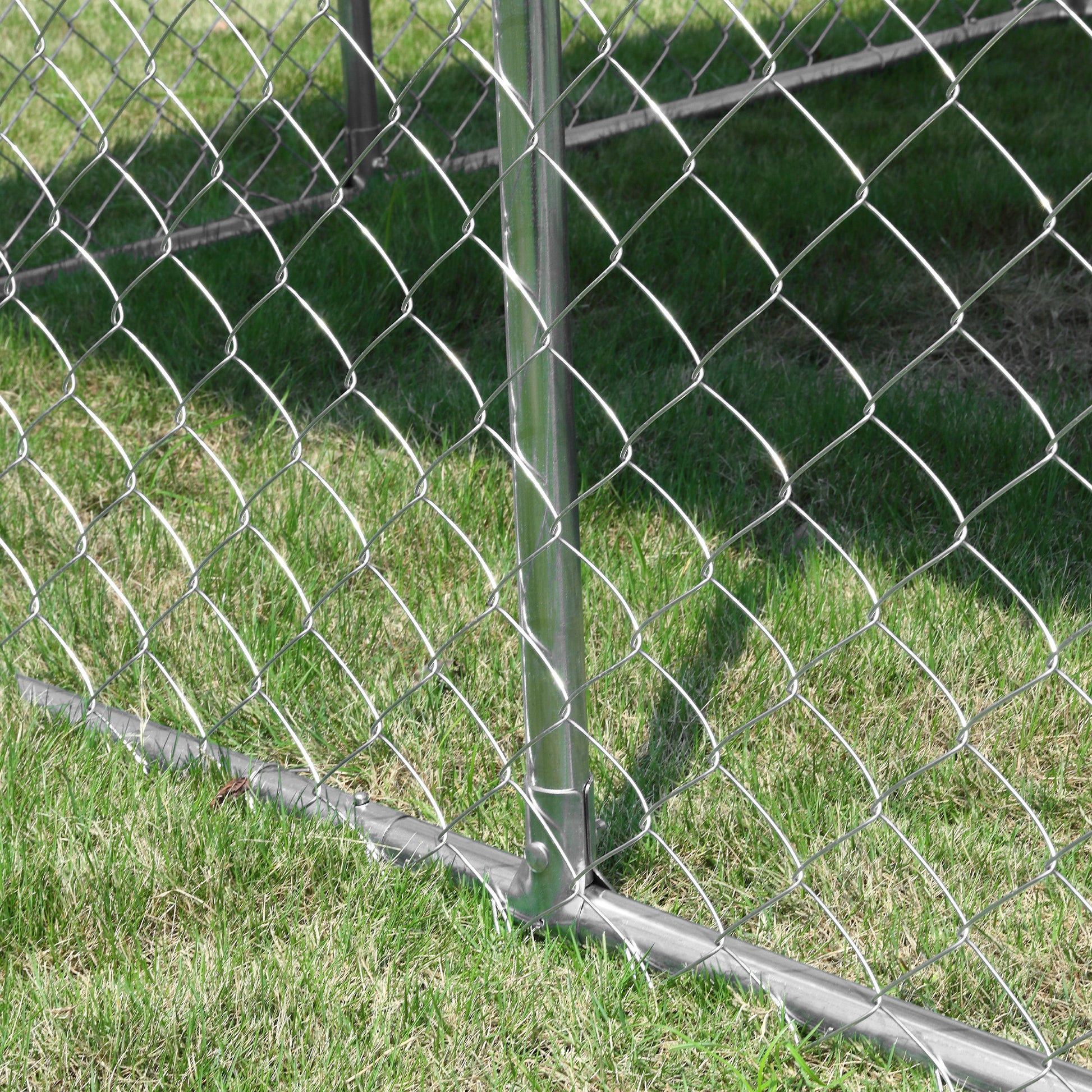 5m² Outdoor Dog Kennel with Roof - 230 x 230 x 175 cm Mesh Enclosure - Covered Space - Galvanized Steel