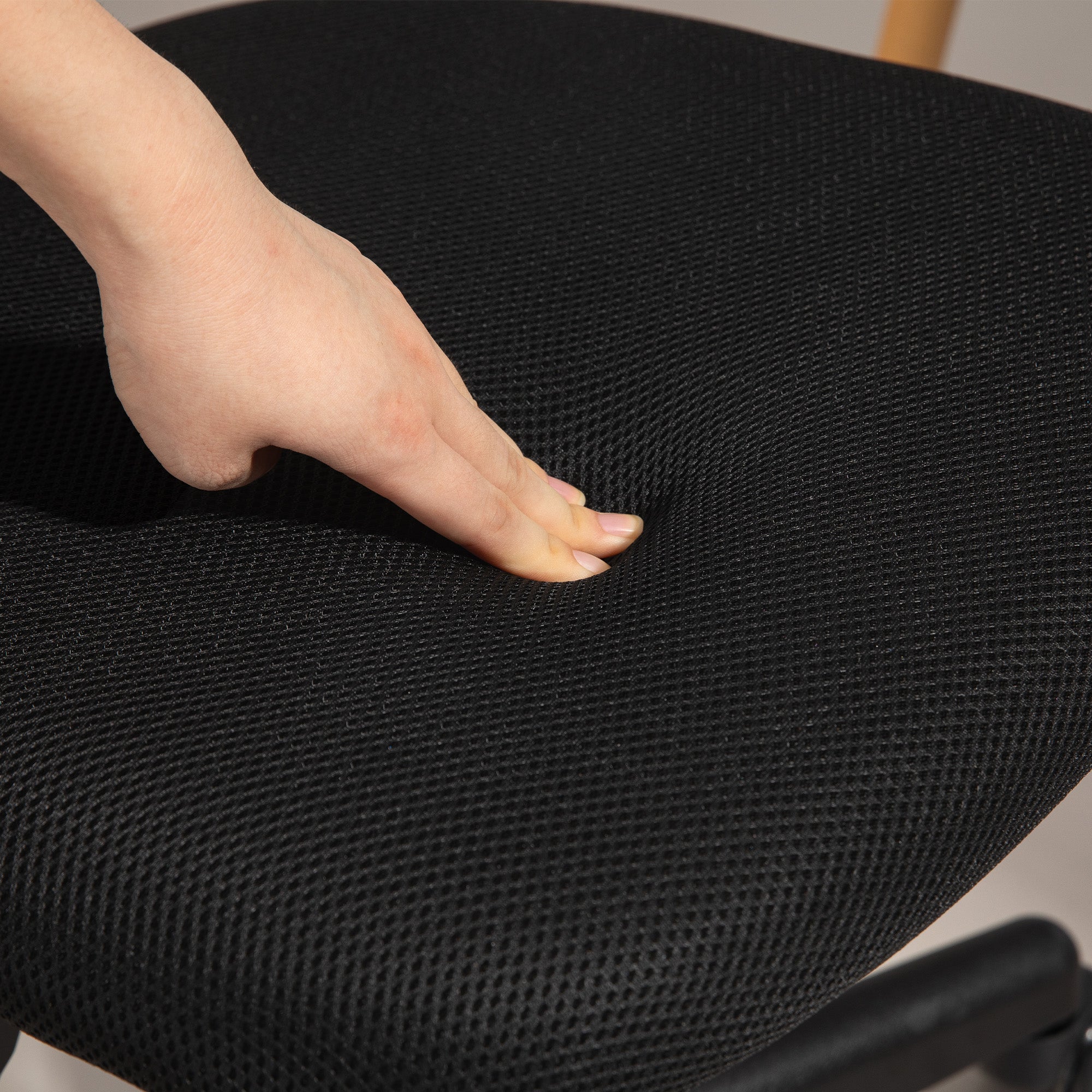 Armless Ergonomic Office Chair Mesh Back Swivel Desk Chair Adjustable Height Office Chair 120 kg Load Capacity Black
