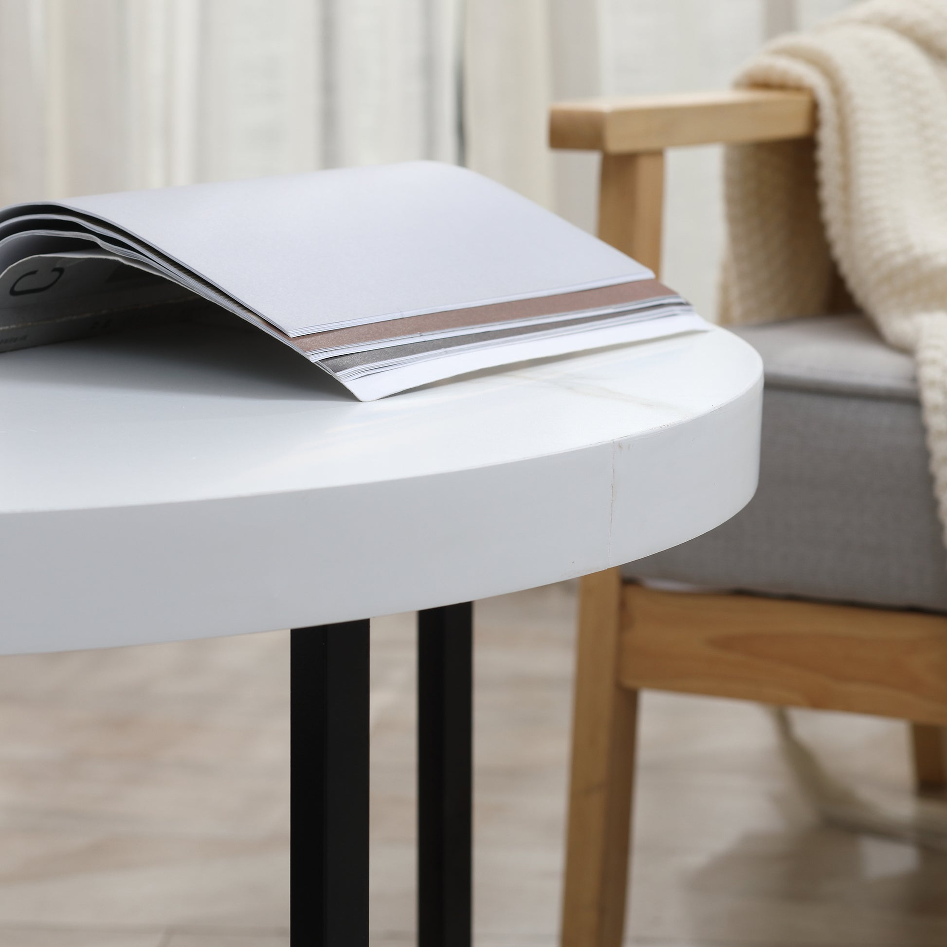 Round Coffee Table with Faux Marble Top and Metal Frame for Office Bedroom Dining Room Modern Style 80x80x45 cm White