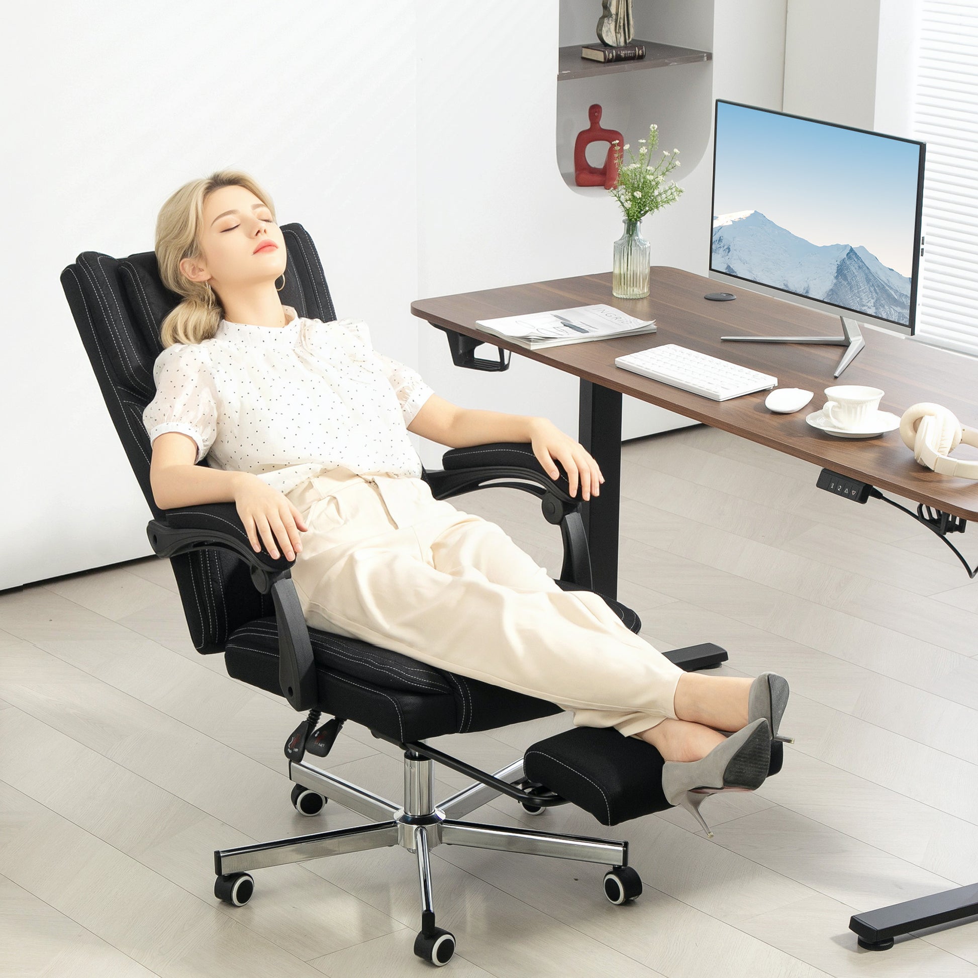 Office Chair Ergonomic Desk Chair Adjustable Height Reclining Backrest Armrests Footrest and Headrest Swivel Office Chair with Wheels 65x61x105-113cm Black