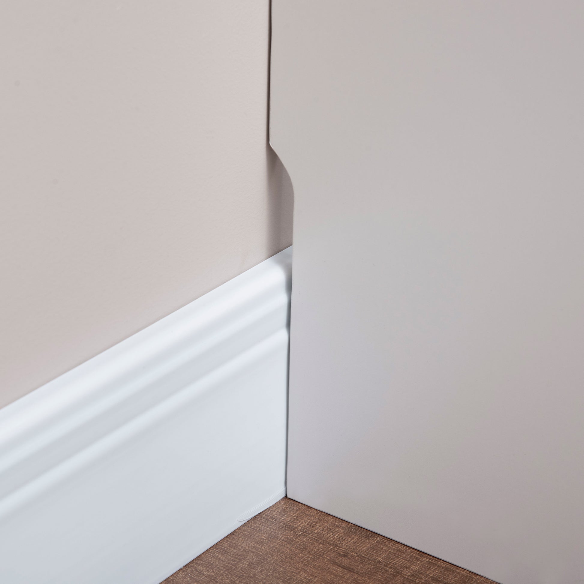 Modern and Elegant Slat Radiator Cover for Home, in MDF and Steel, 120x18x84cm, White