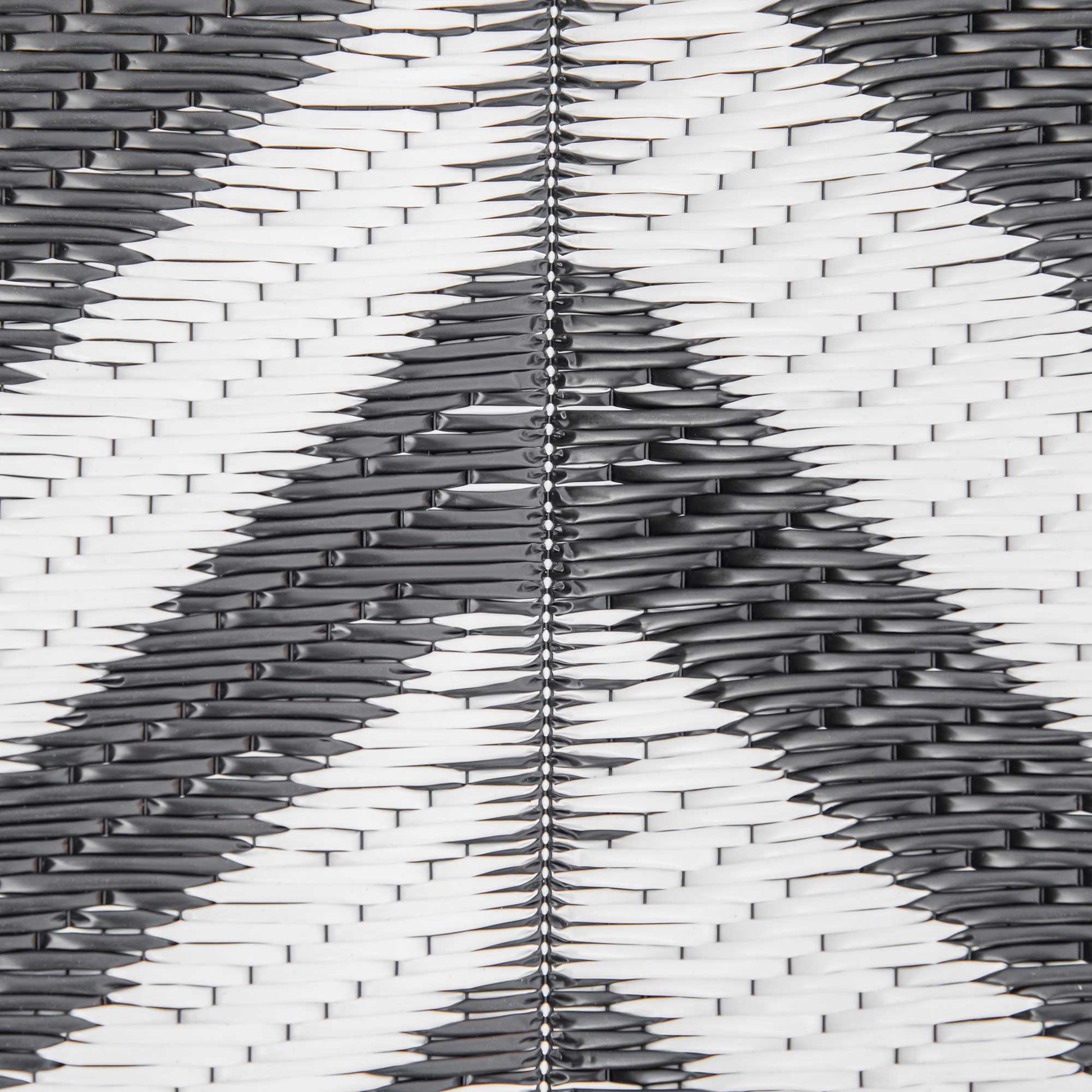 Outdoor Rug 182x274 cm Reversible Rug with Waterproof Geometric Pattern for Terrace Balcony Patio Camping Beach Black and White