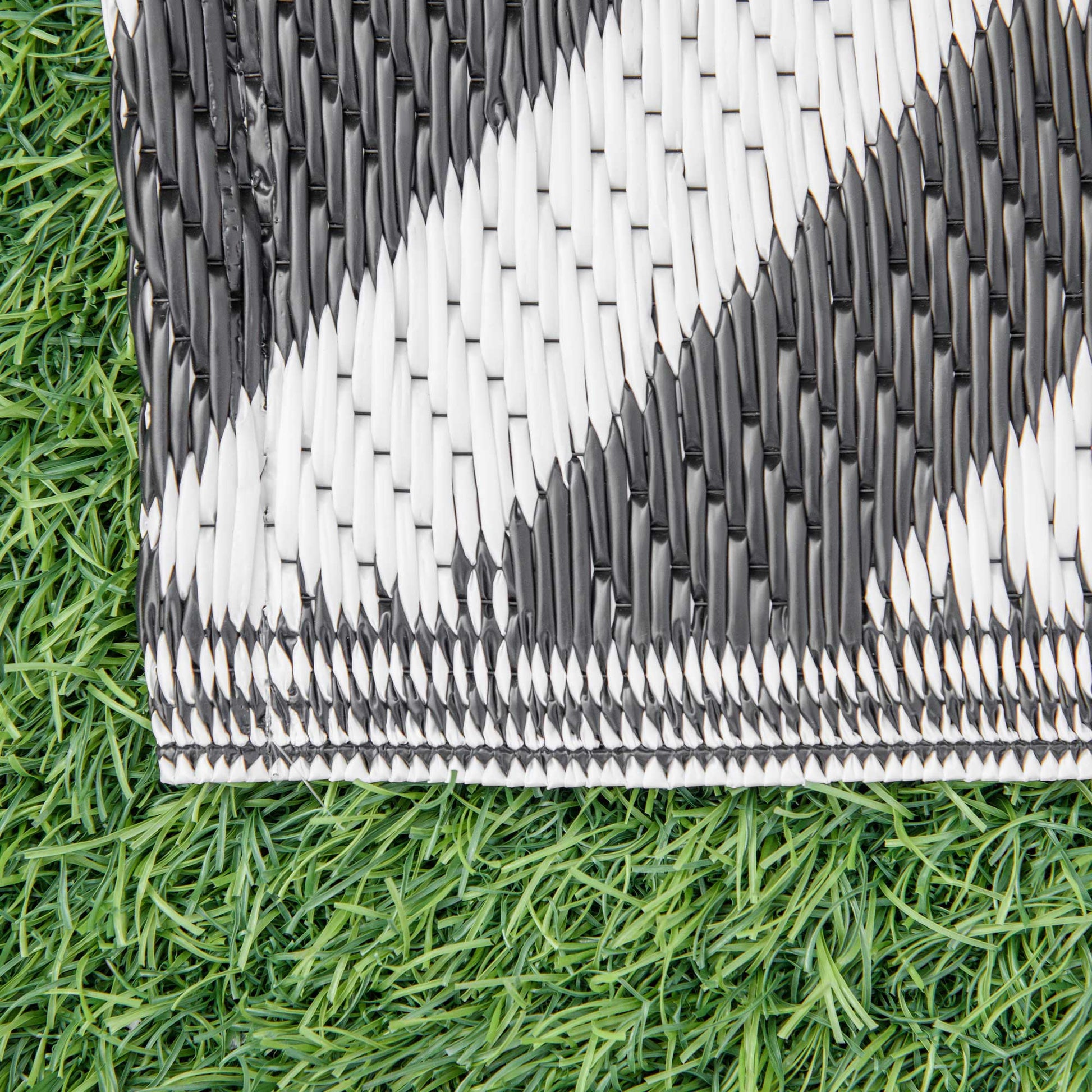 Outdoor Rug 182x274 cm Reversible Rug with Waterproof Geometric Pattern for Terrace Balcony Patio Camping Beach Black and White