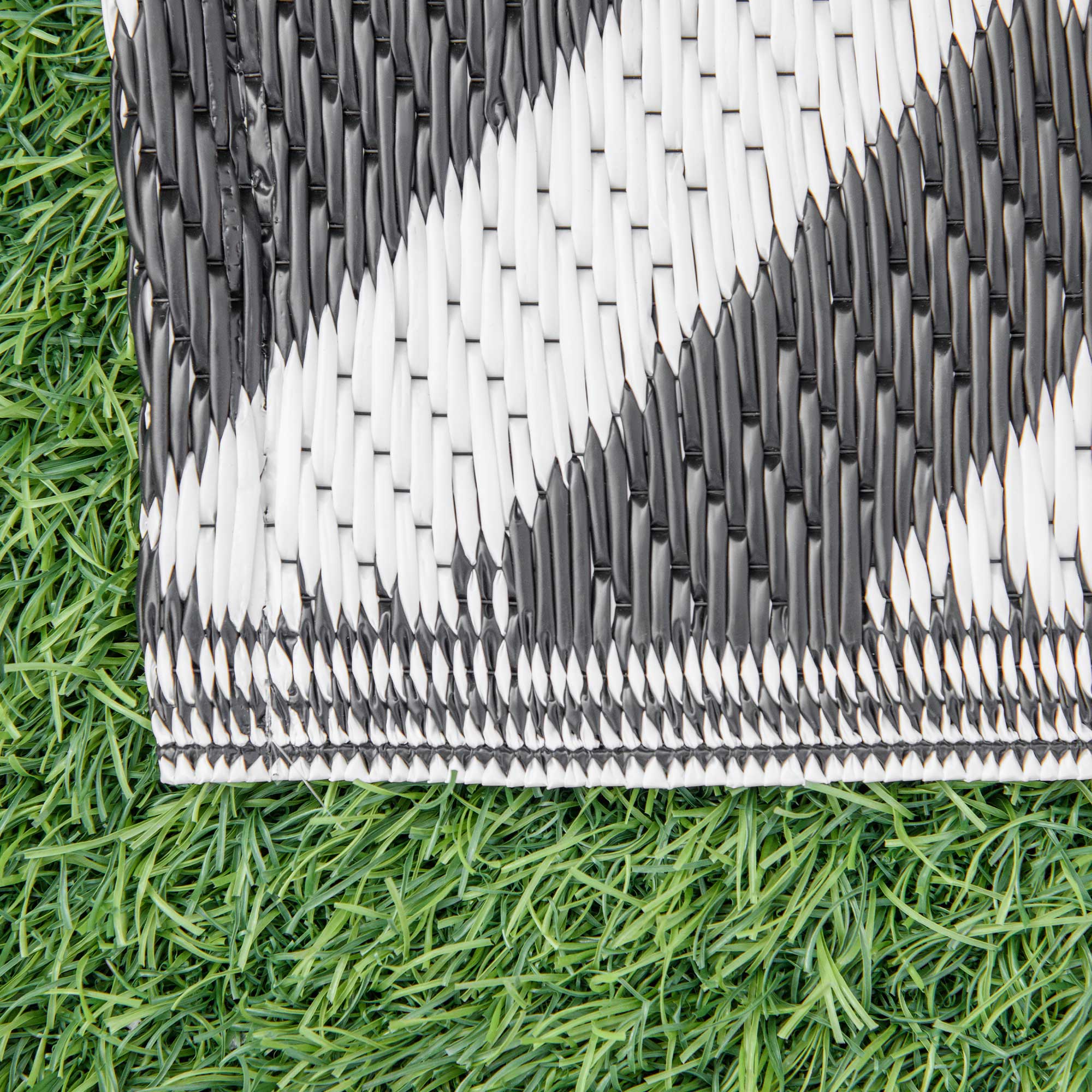 Outdoor Rug 182x274 cm Reversible Rug with Waterproof Geometric Pattern for Terrace Balcony Patio Camping Beach Black and White