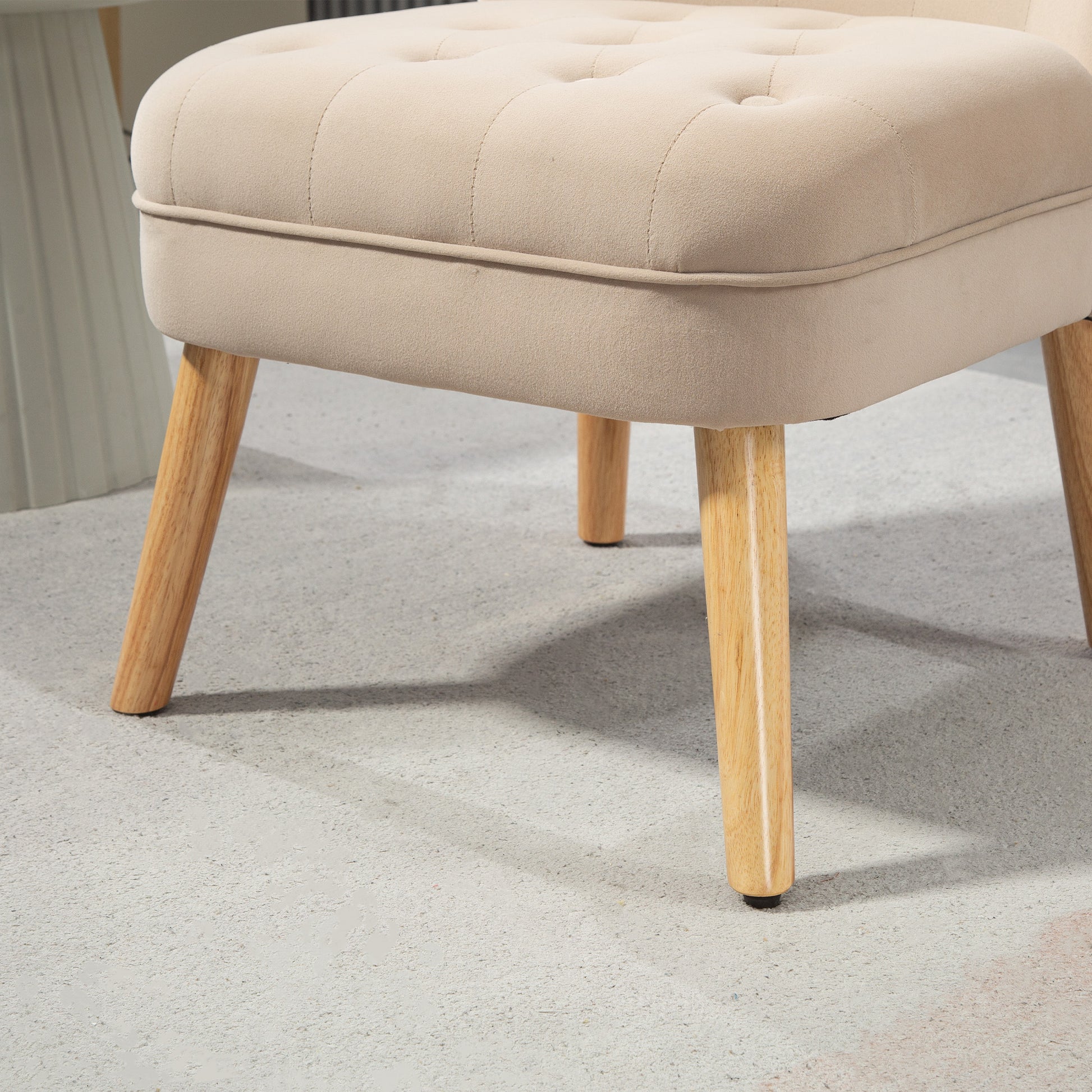 Living Room and Dining Room Armchair with Upholstered Seat, Bedroom Armchair with Wooden Legs and Velvet Effect Fabric, 60x66x79 cm, Beige