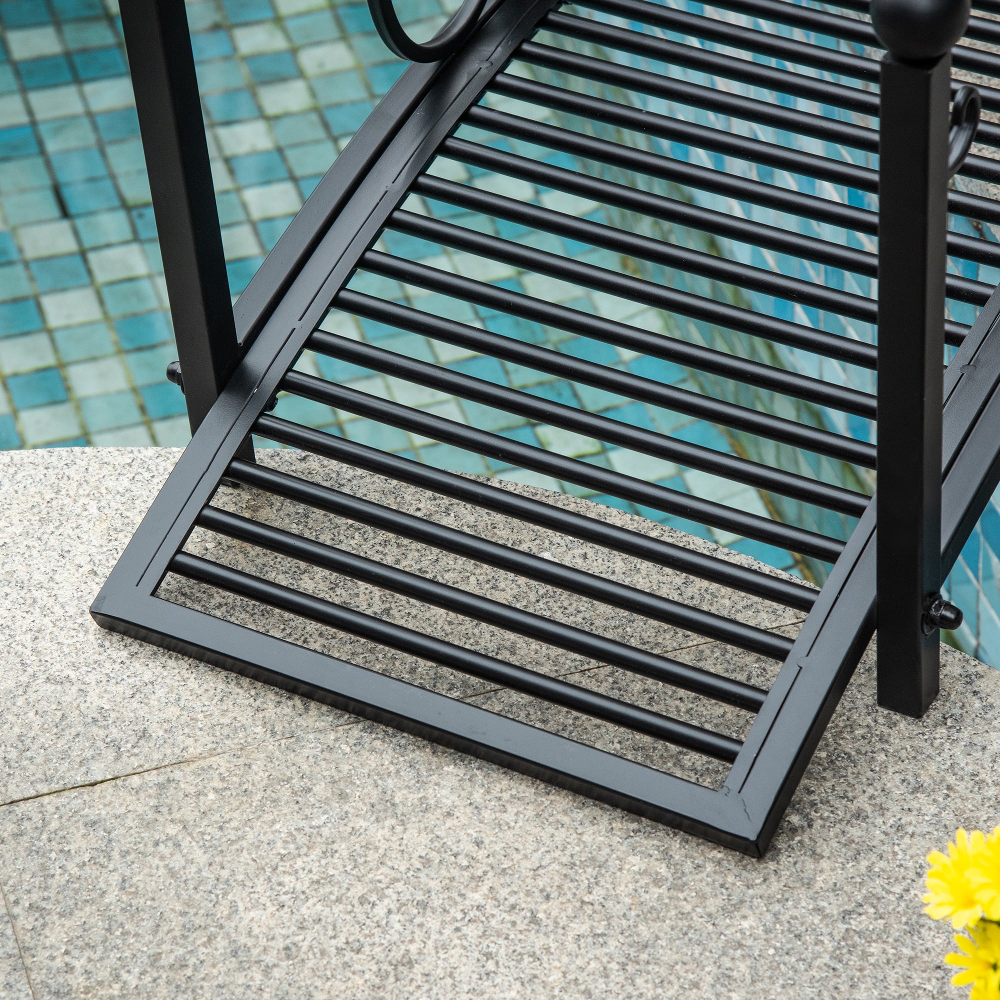 Metal Garden Bridge Garden Decoration with Side Railings Pond Bridge Vintage Style Maximum Load 150 kg 102 x 48 x 49 cm Black