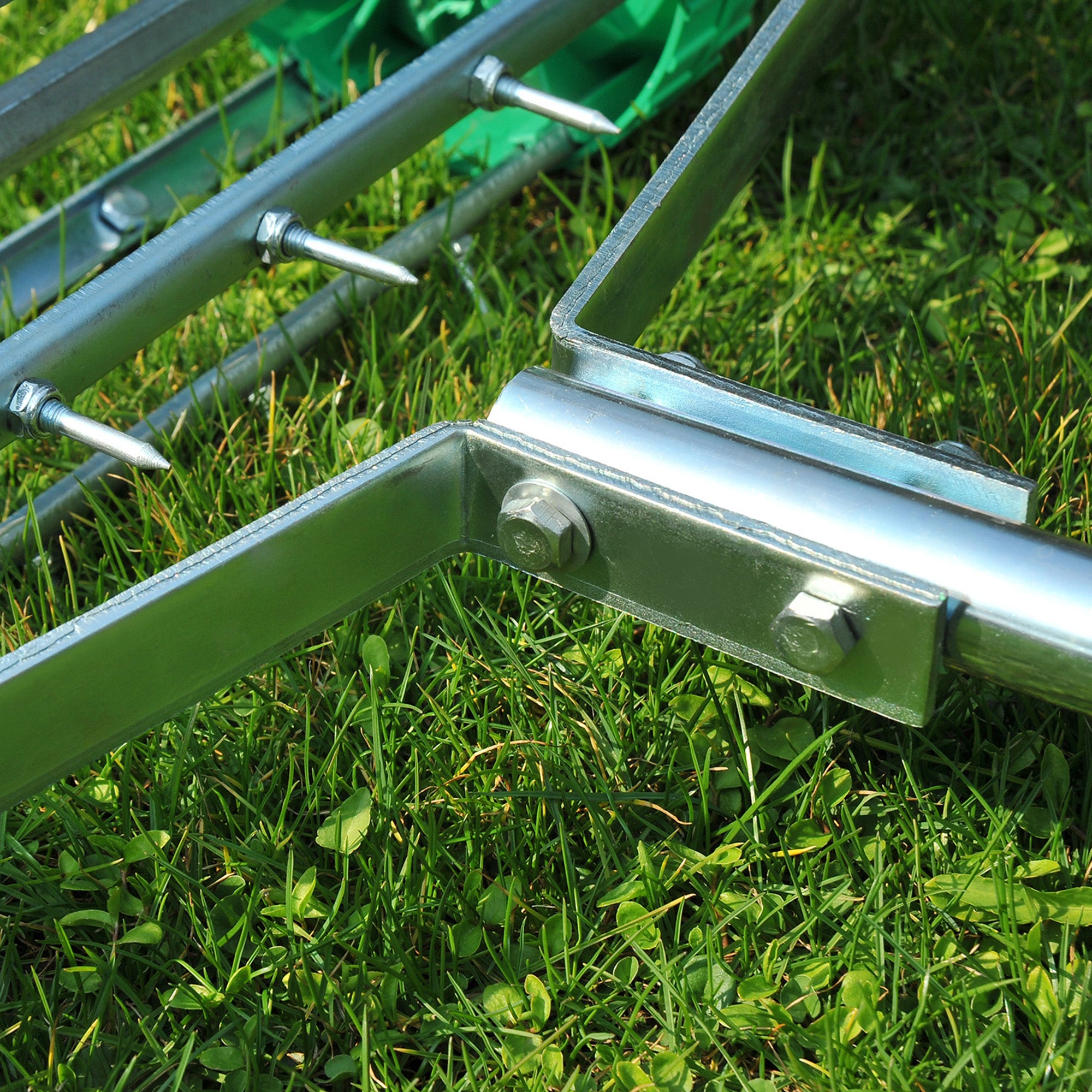 Lawn Aerator Roller with Telescopic Handle 98L x 45W x 87H cm Green