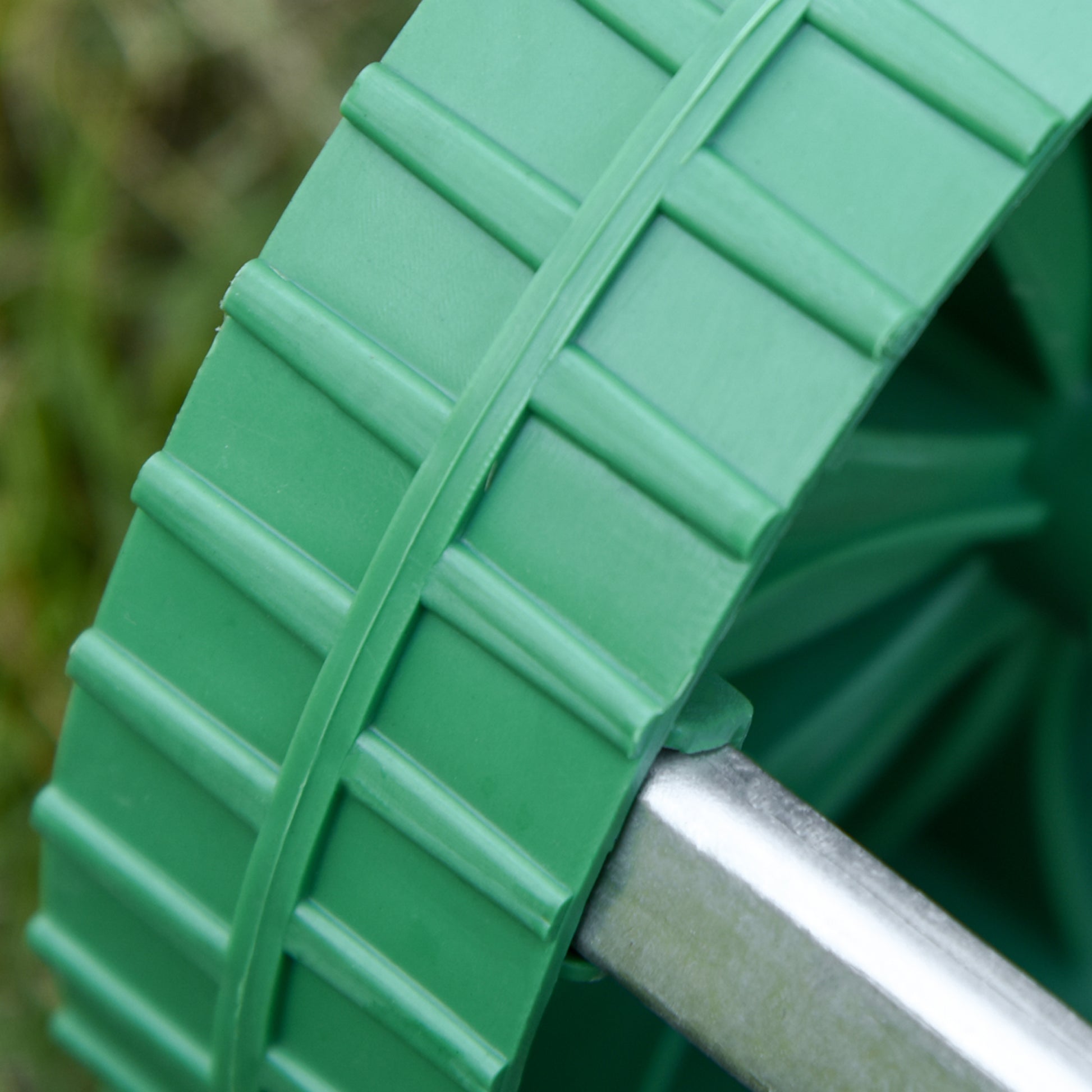 Lawn Aerator Roller with Telescopic Handle 98L x 45W x 87H cm Green