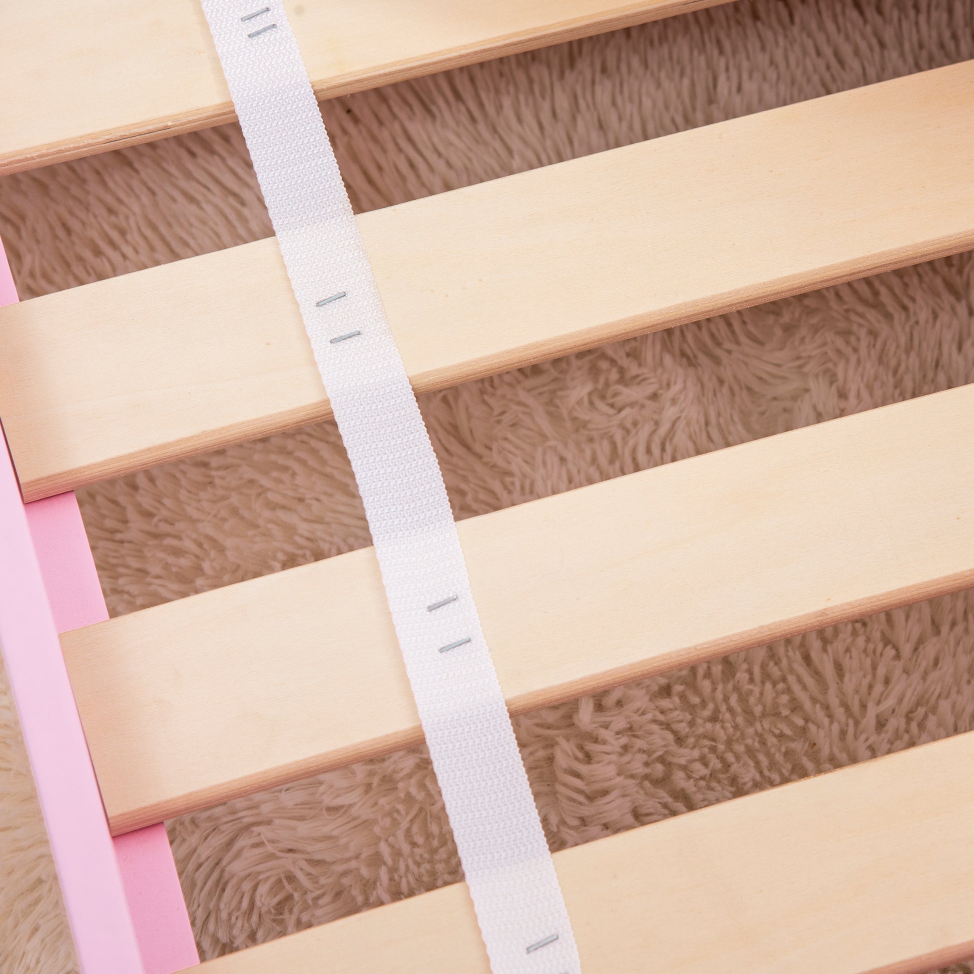 ZONEKIZ Wooden Children's Bed 143x74x59 cm Bed for Kids 3-6 Years with Protection Rails Max Load 80 kg Modern Pink Bedroom Furniture