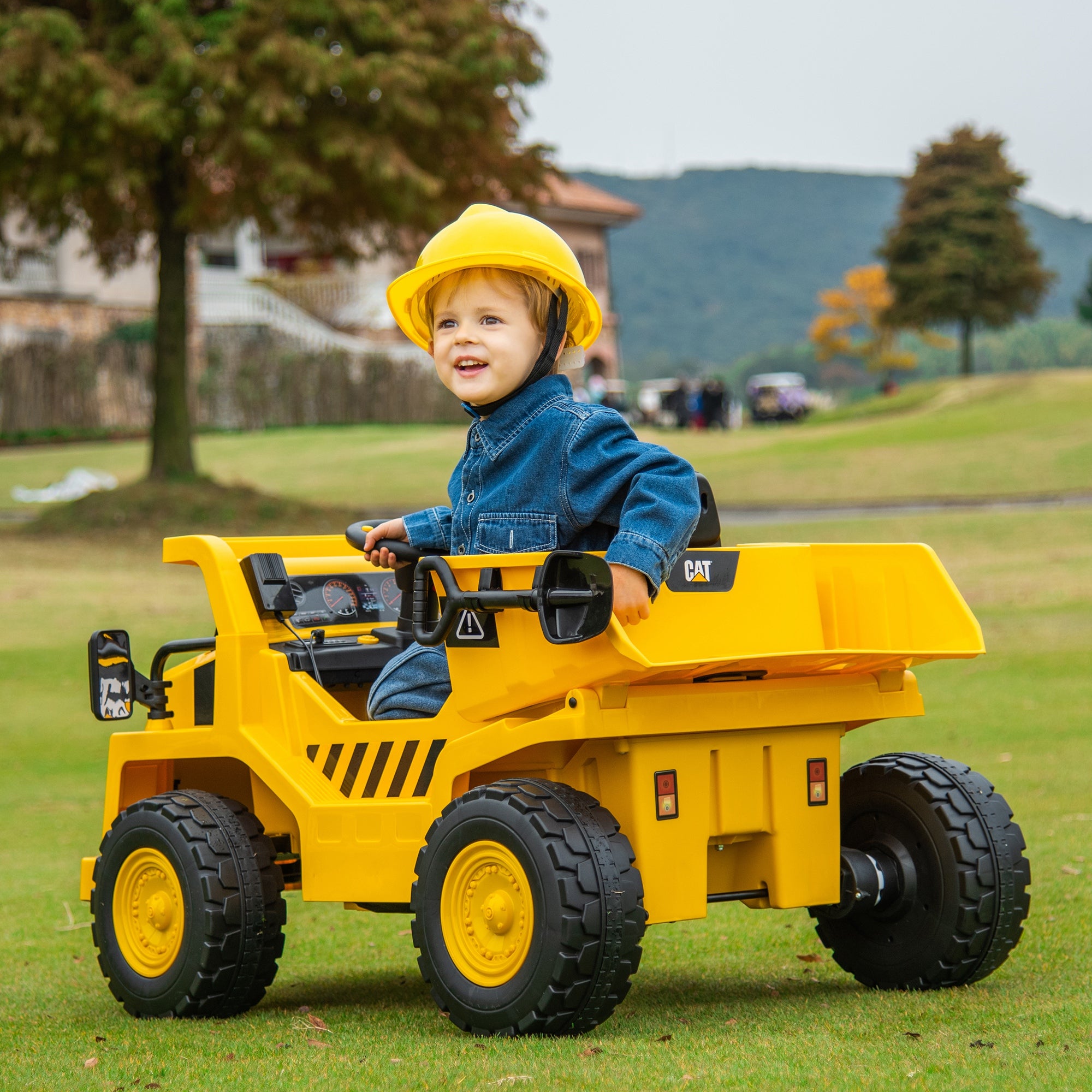 Children's Electric Tractor 12V Sit-On Tractor with 2.4 GHz Remote Control, Bucket, Shovel, Electric Car with Music, Speaker, Headlights, 3-5 km/h, for 3-6 Year Olds, Yellow