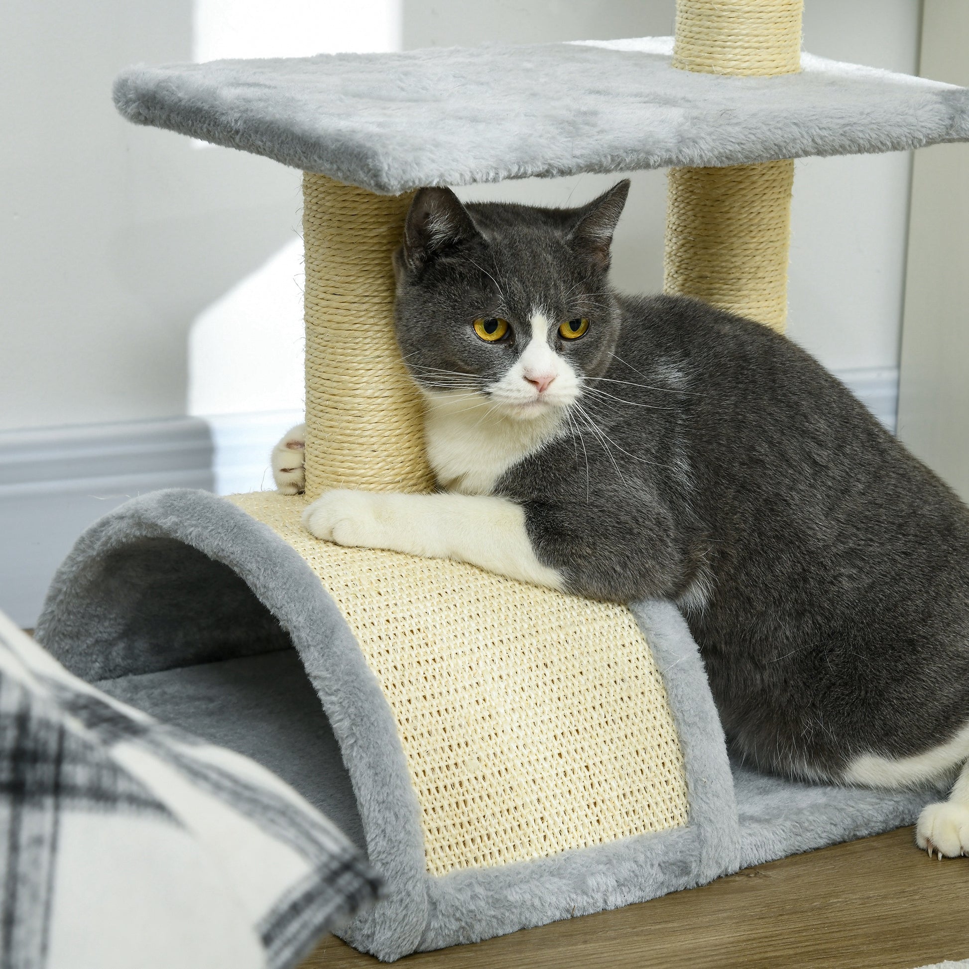 72 cm Cat Tower with Plush Balls, Sisal Posts, Platform, Scratching Pad Multi-Level Cat Tree, Climbing Tree, for Medium-Sized Cats, Light Gray