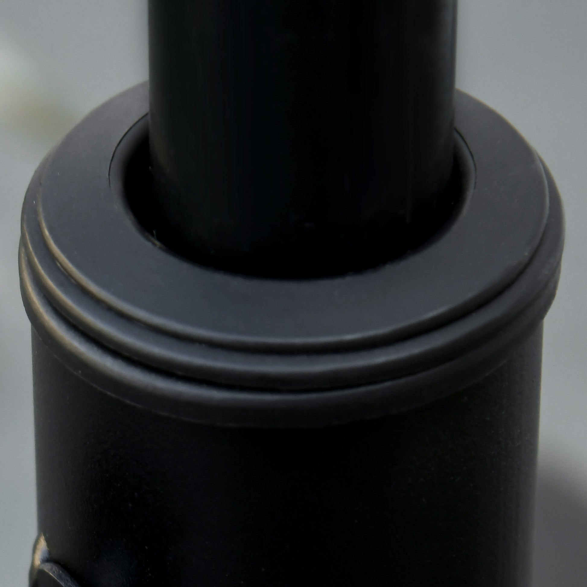 Resin and Metal Garden Umbrella Base with Integrated Knob, Umbrella Stand for Poles Ø32/38/48 mm, for Outdoor and Patio, 19 kg, Brown