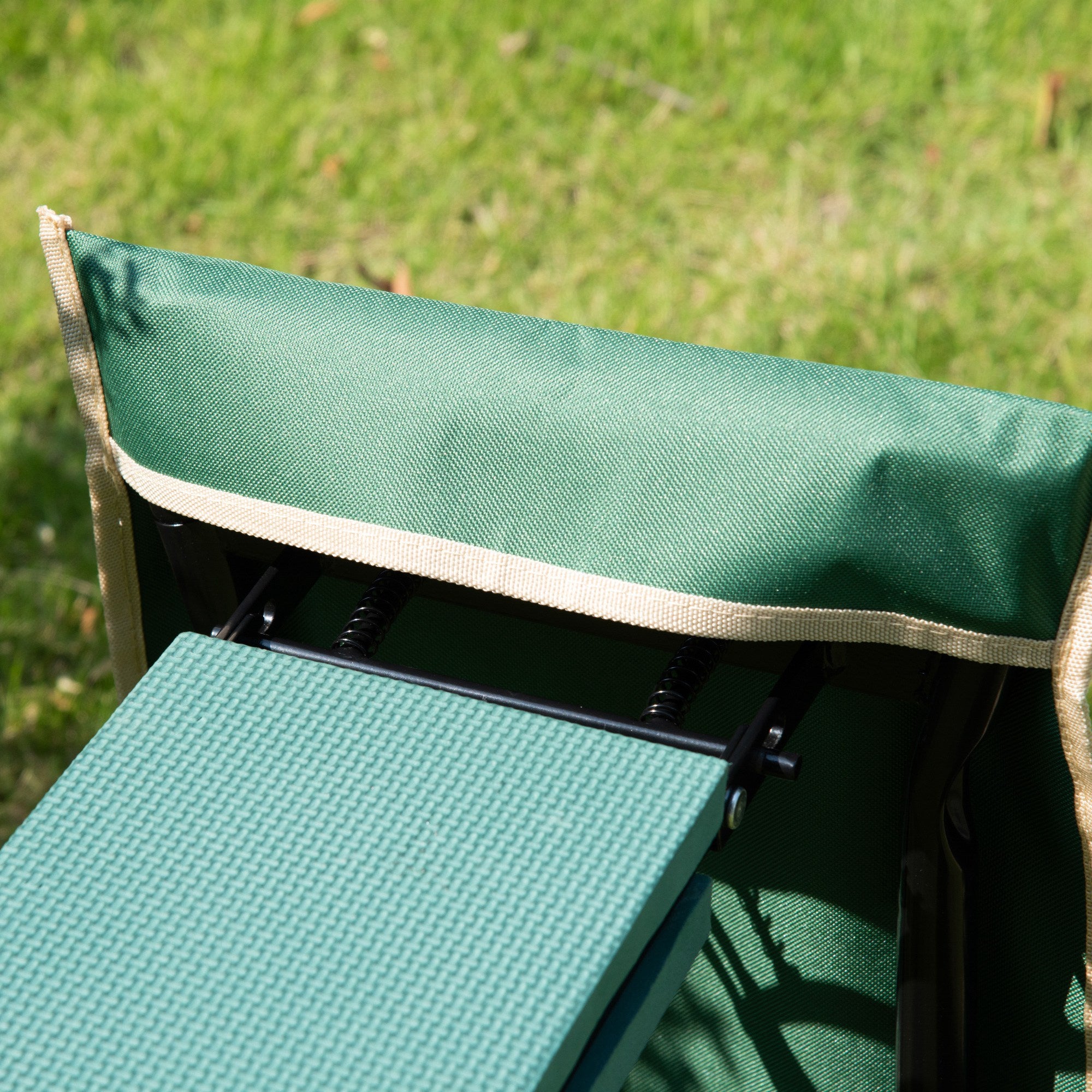 Folding Garden Kneeler Bench with Cushion, Supports up to 150 kg, Garden Bench for Kneeling & Sitting 58 x 28 x 49 cm Green