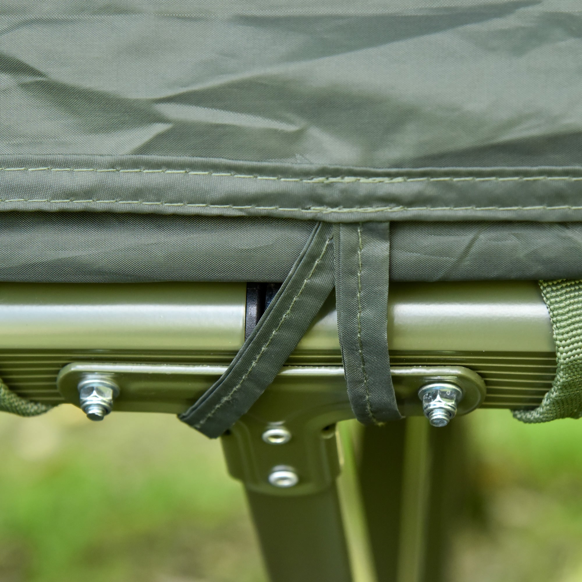 Cot with Tent Elevated Camping Bed with Air Mattress Pump Taffeta Carrying Bag 193 x 136 x 180 cm Guest Bed for 2 Persons up to 160 kg Extra Wide Folding Bed Camping Cot for Outdoor Green