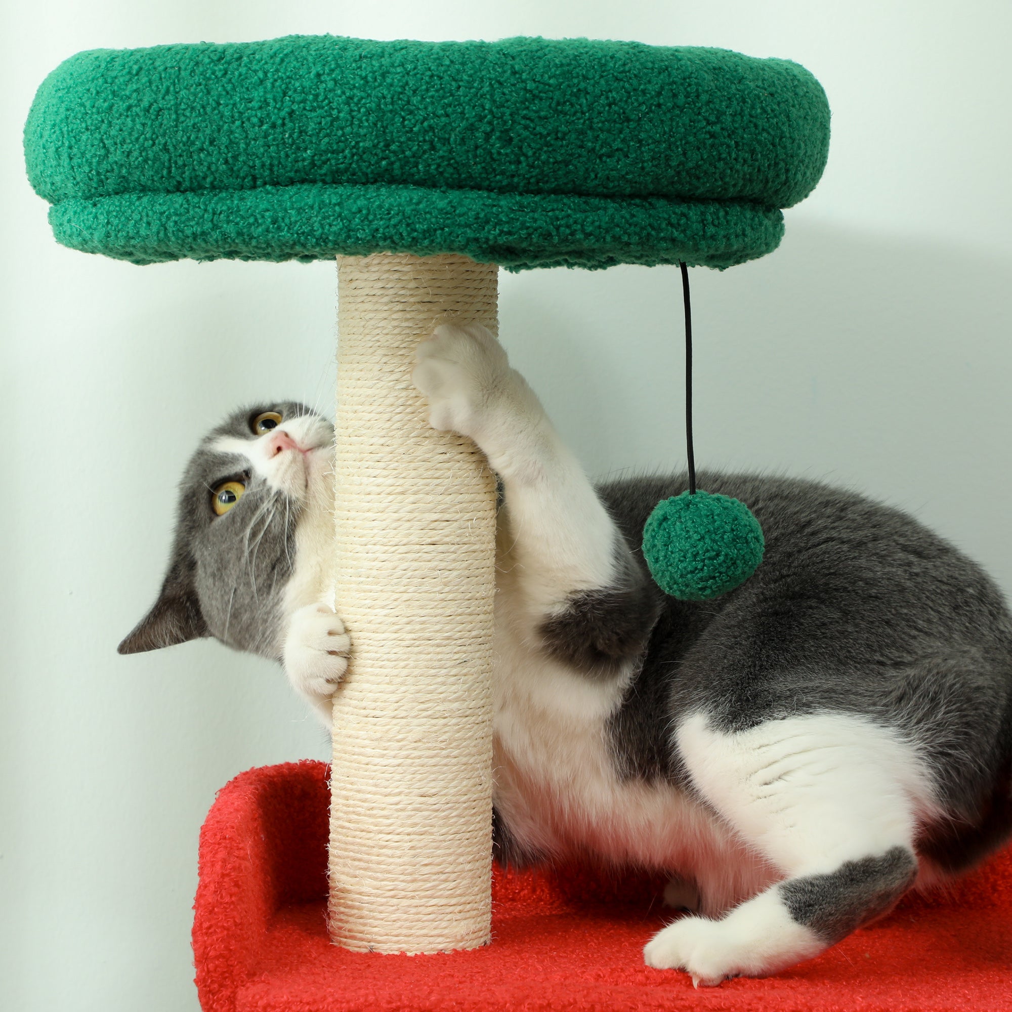 Christmas Colors Cat Tree, 135 cm Cat Tree with 6 Levels, Cat Scratching Tree with Cat Cave, Play Ball, Sisal Scratching Posts, for 1-2 Cats up to 5 kg, Multicolor