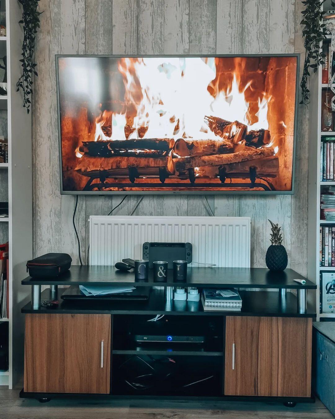 TV Stand for TVs up to 50'' with Cabinets and Shelves, TV Cabinet for Living Room and Lounge in Wood and Aluminum, 120x40x52.2cm