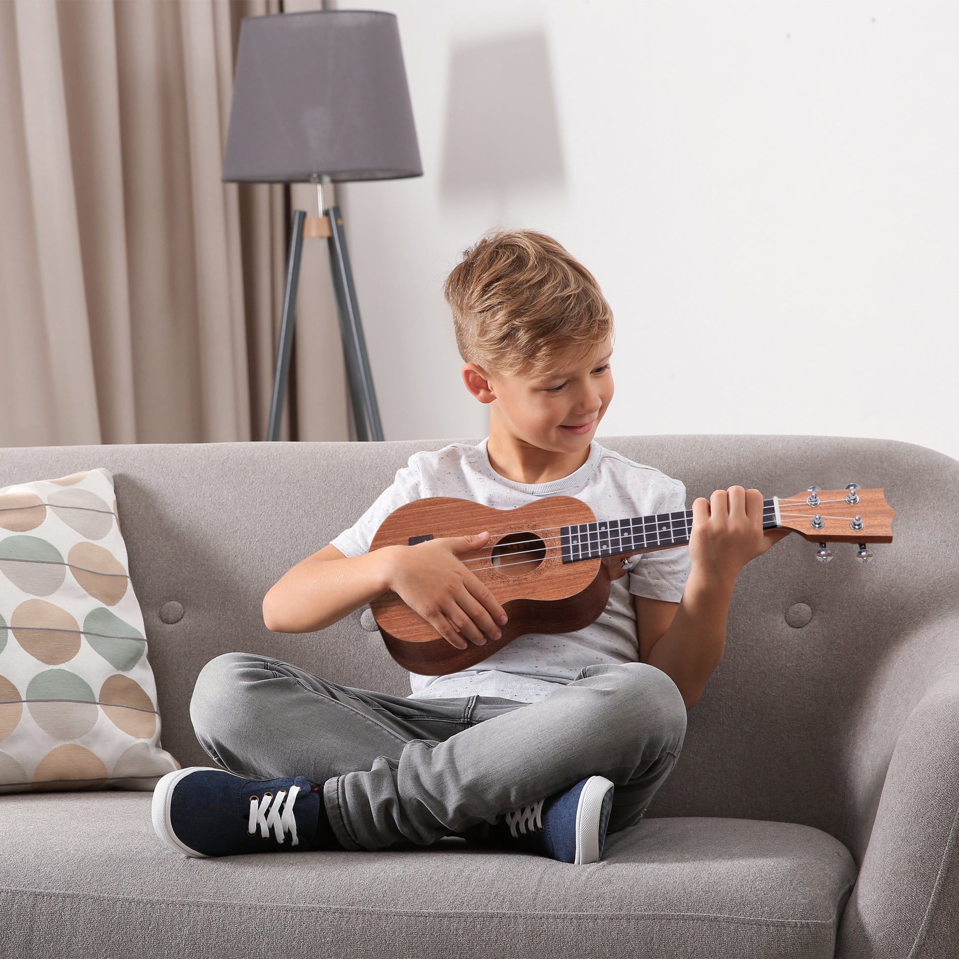 21-Inch Soprano Ukulele for Beginners Hawaiian Concert Ukulele Aquila Nylon Strings Wood Material 53x17.5x6.2 cm