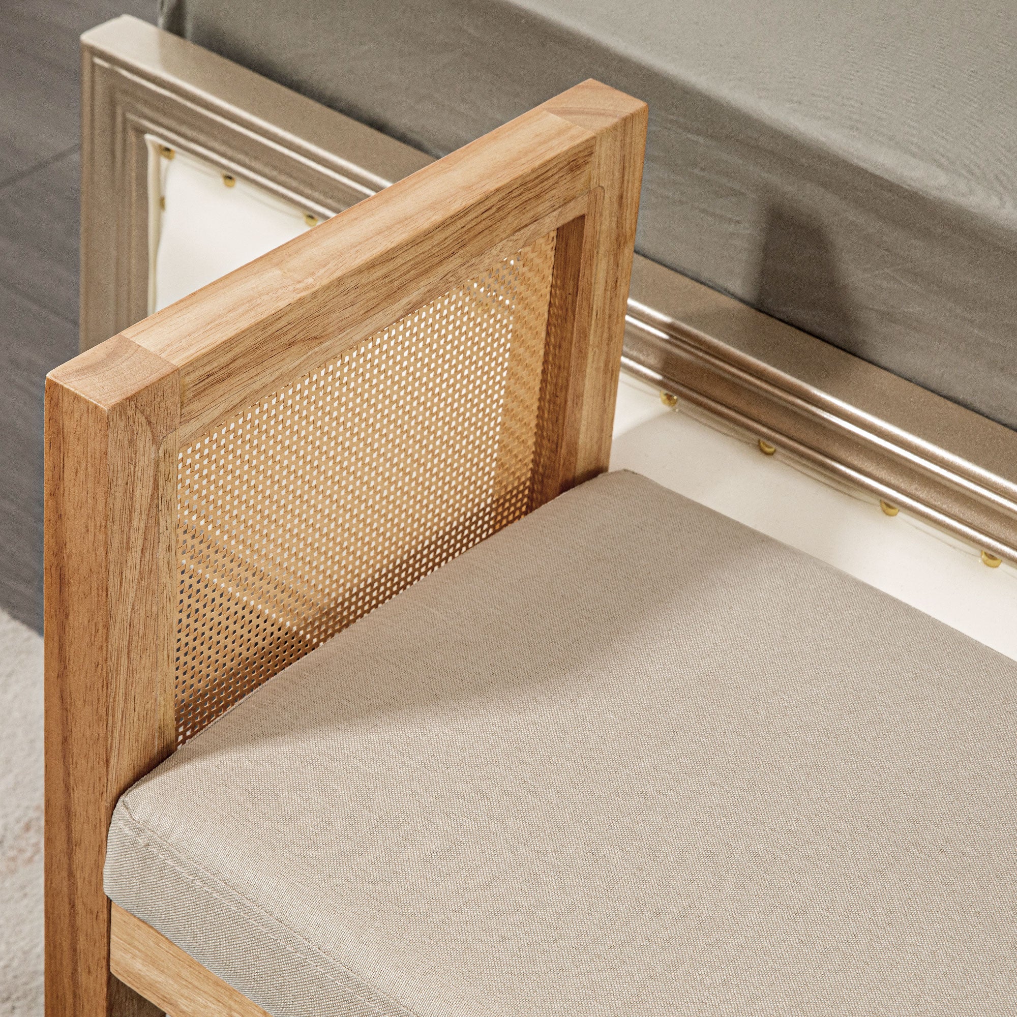 End of Bed Bench, Entryway Bench, Rattan Armrests and Solid Wood Frame, Linen-Effect Upholstered Seat, End of Bed for Bedroom, Living Room, Modern Design, Cream