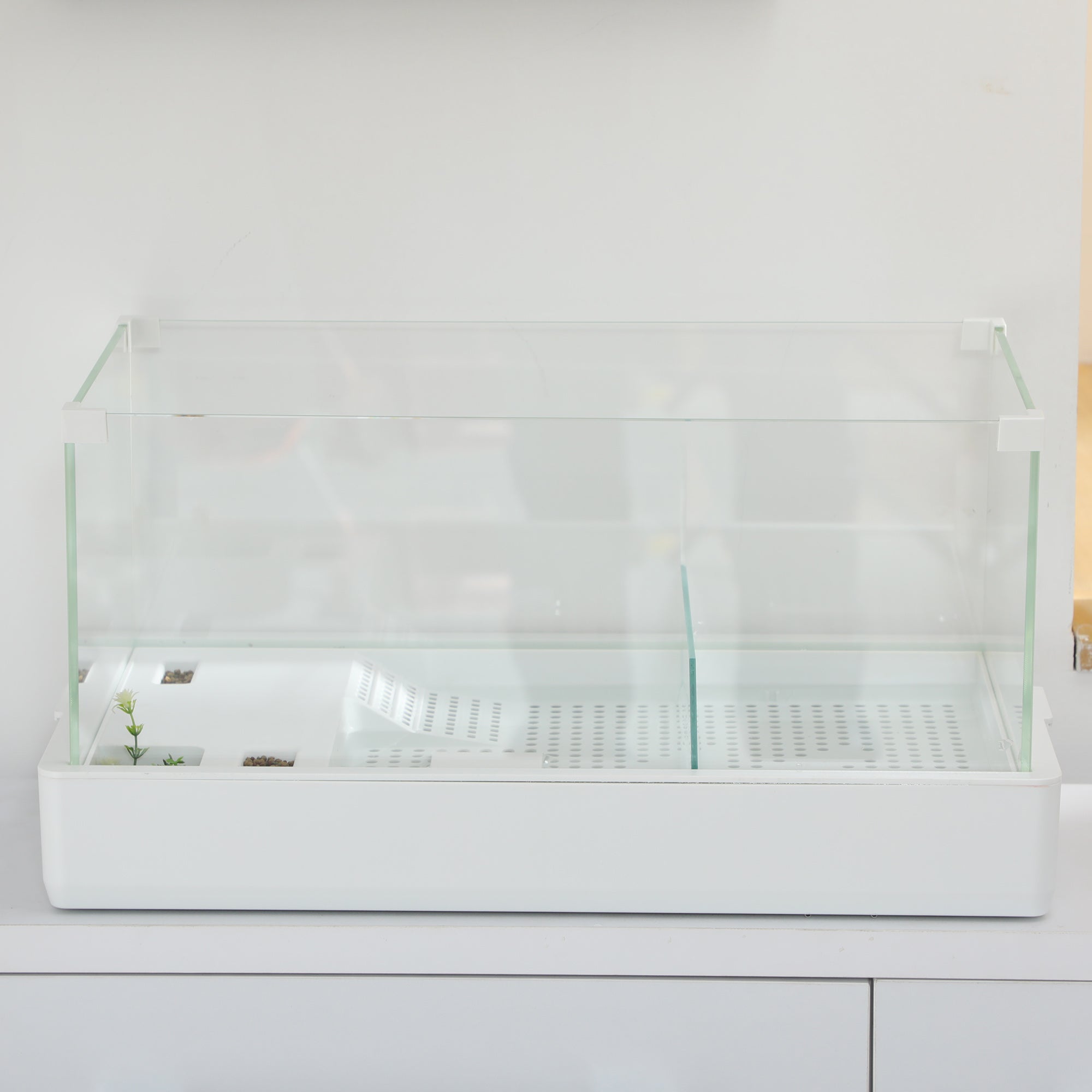 Turtle Tank with 3-Level Filter and Glass Panels, ABS Paludarium, 51x31x25.5 cm, White