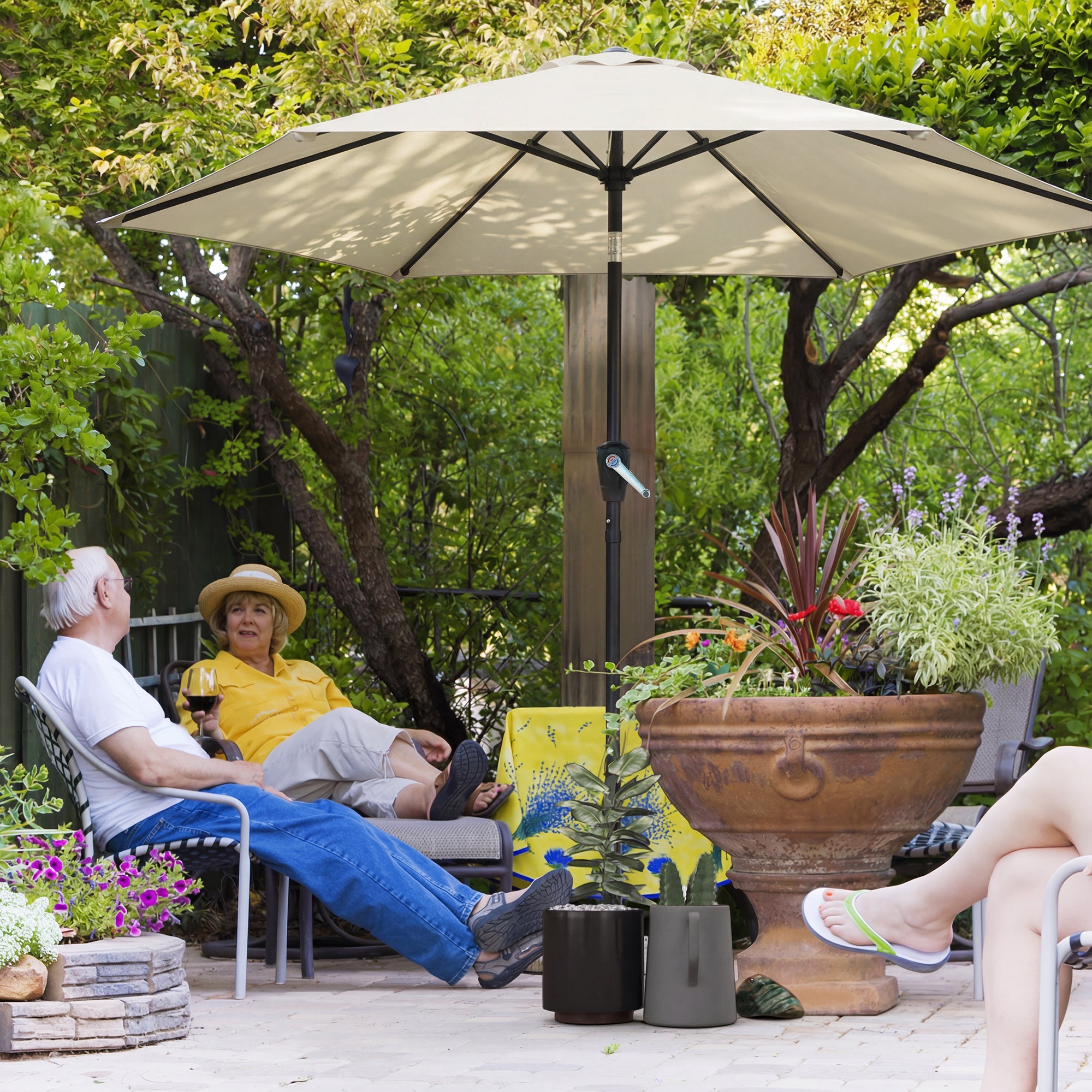 270 cm (106 in) Tiltable Patio Umbrella with Crank, UPF 50+ Garden Parasol — Wind-Resistant, Stable Market Umbrella for Garden, Balcony, Terrace — Cream White