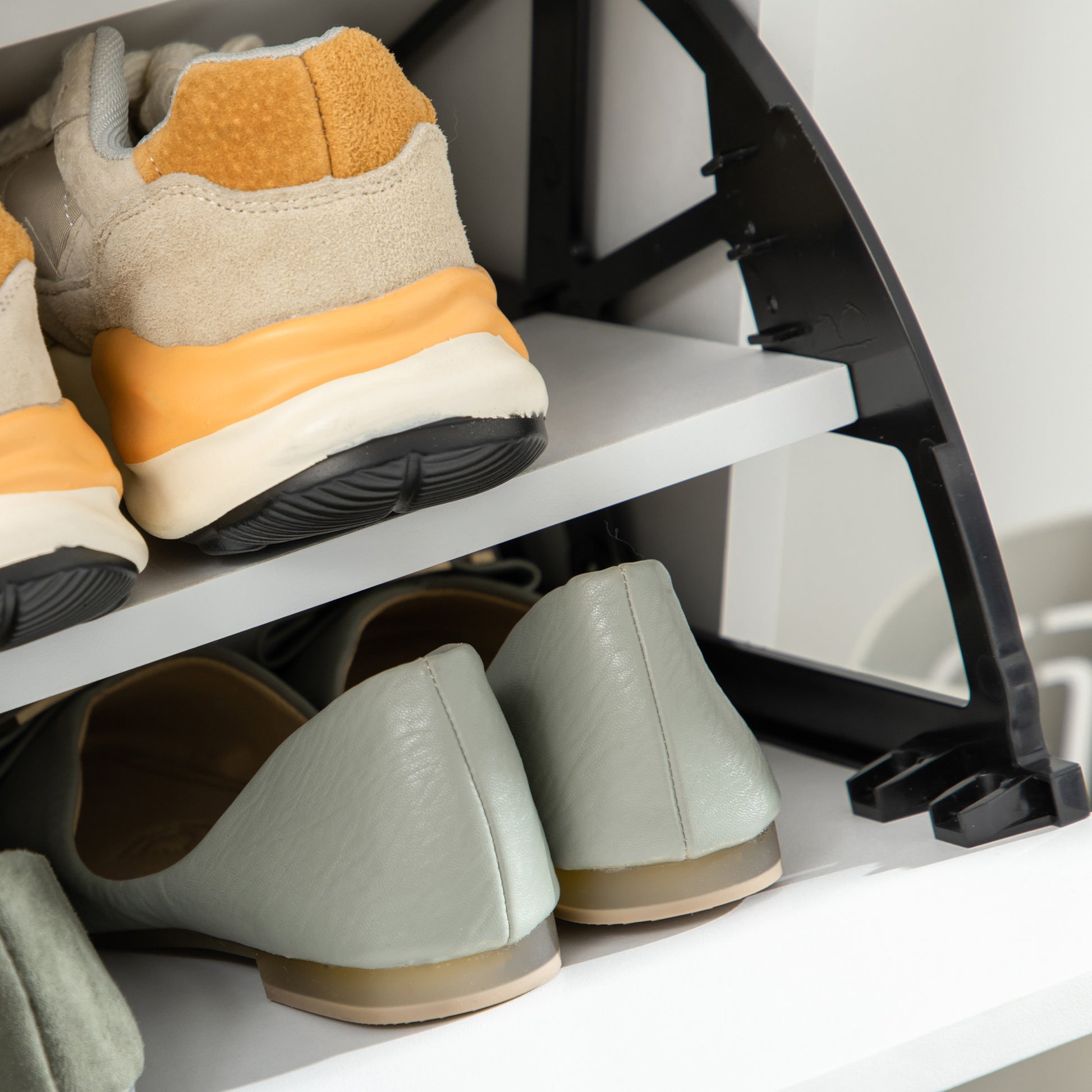 Mobile Shoe Rack, Modern Shoe Cabinet for 12 Pairs of Shoes with 2 Fold-down Doors and Drawer, made of Particleboard, MDF and Metal, 75x26x110 cm, White