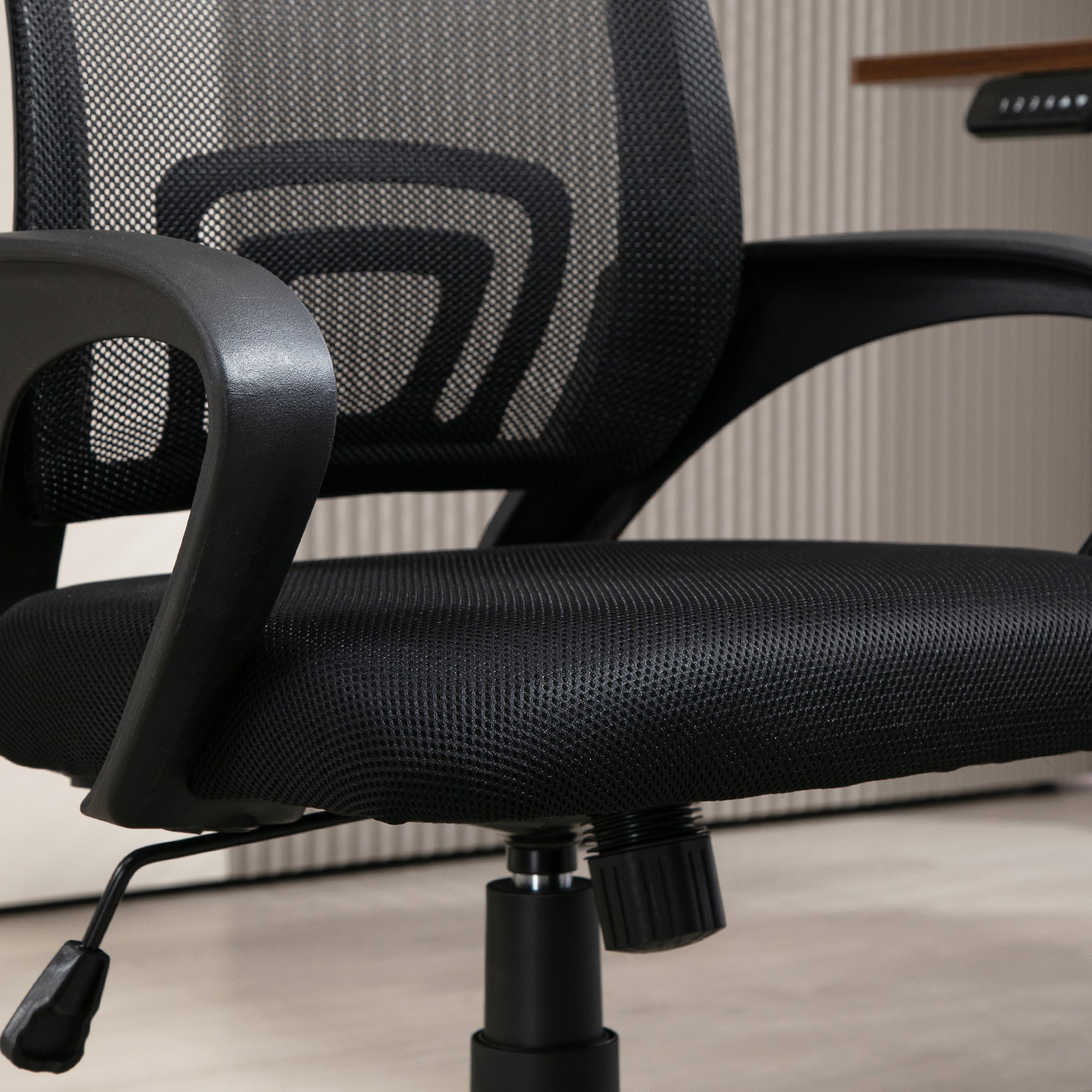 Mesh Office Chair Swivel Desk Chair with Adjustable Height Rocking Function Lumbar Support and Armrests Study Chair Load 120 kg Black
