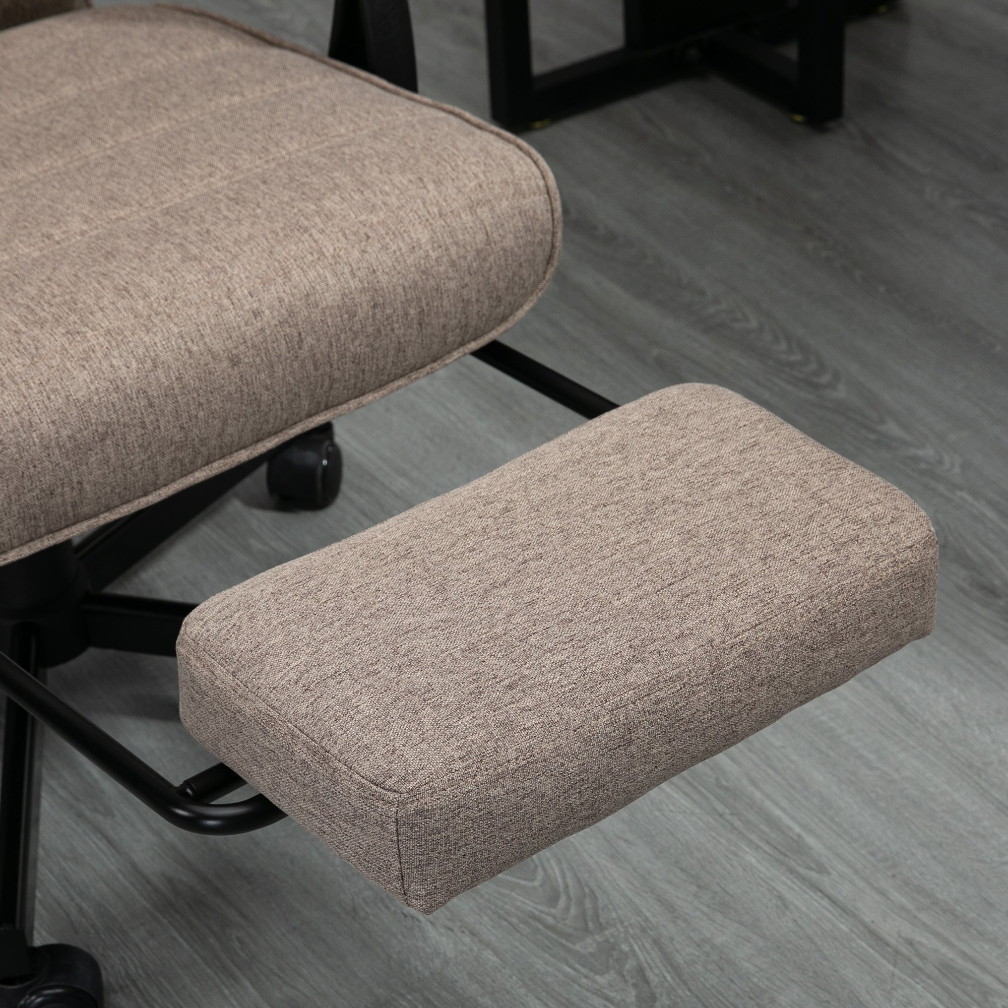 Reclining Office Chair Swivel Desk Chair with Adjustable Height Retractable Footrest and Armrest Office Chair Load 120 kg Brown
