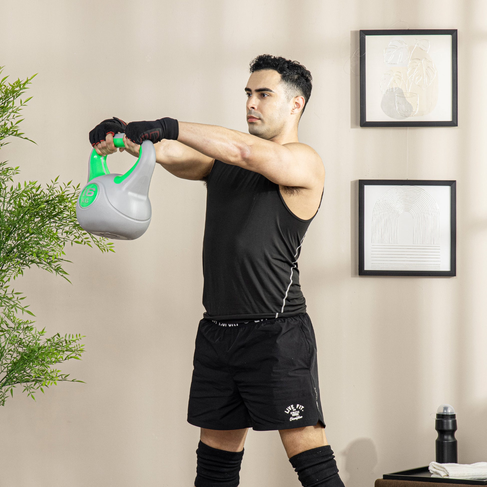 SPORTNOW 16kg PU and Sand Kettlebell with Flat Base and Practical Handle for Deadlifts, Squats, and Lifts, 26x18x32 cm, Green