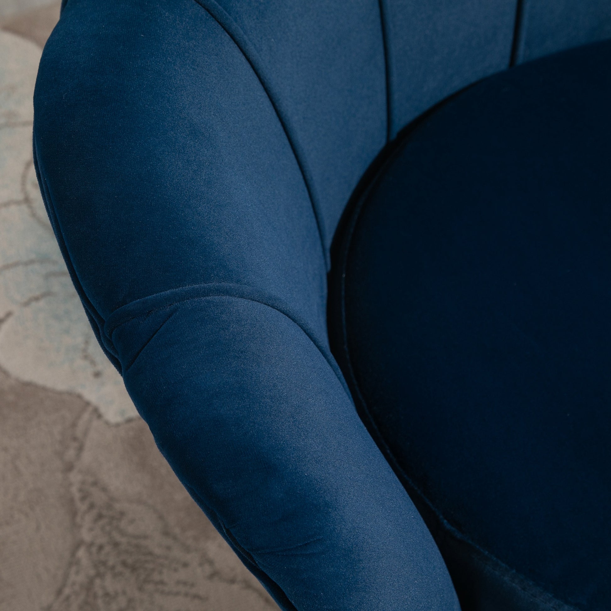 Chair Upholstered Shell-shaped Armchair with Metal Legs, Makeup Chair with Velvet Look, for Bedroom Living Room, Blue