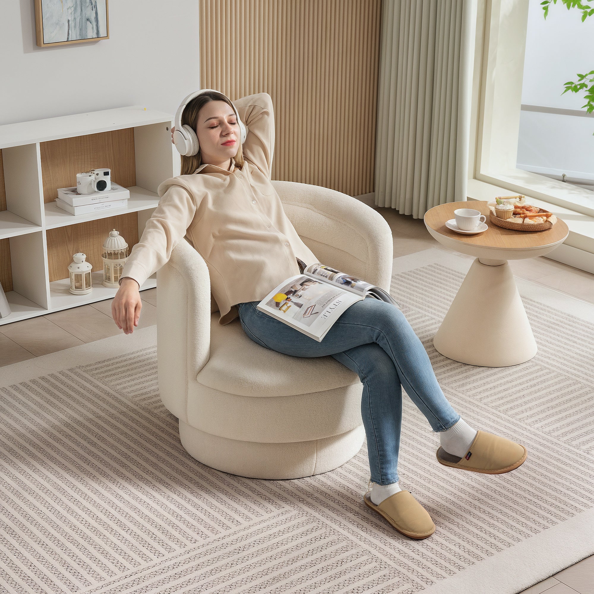 Chair Living Room Swivel Recliner with Armrests, Lounge Chair Reading Chair with Sherpa Look, Upholstered Chair for Bedroom Cream White