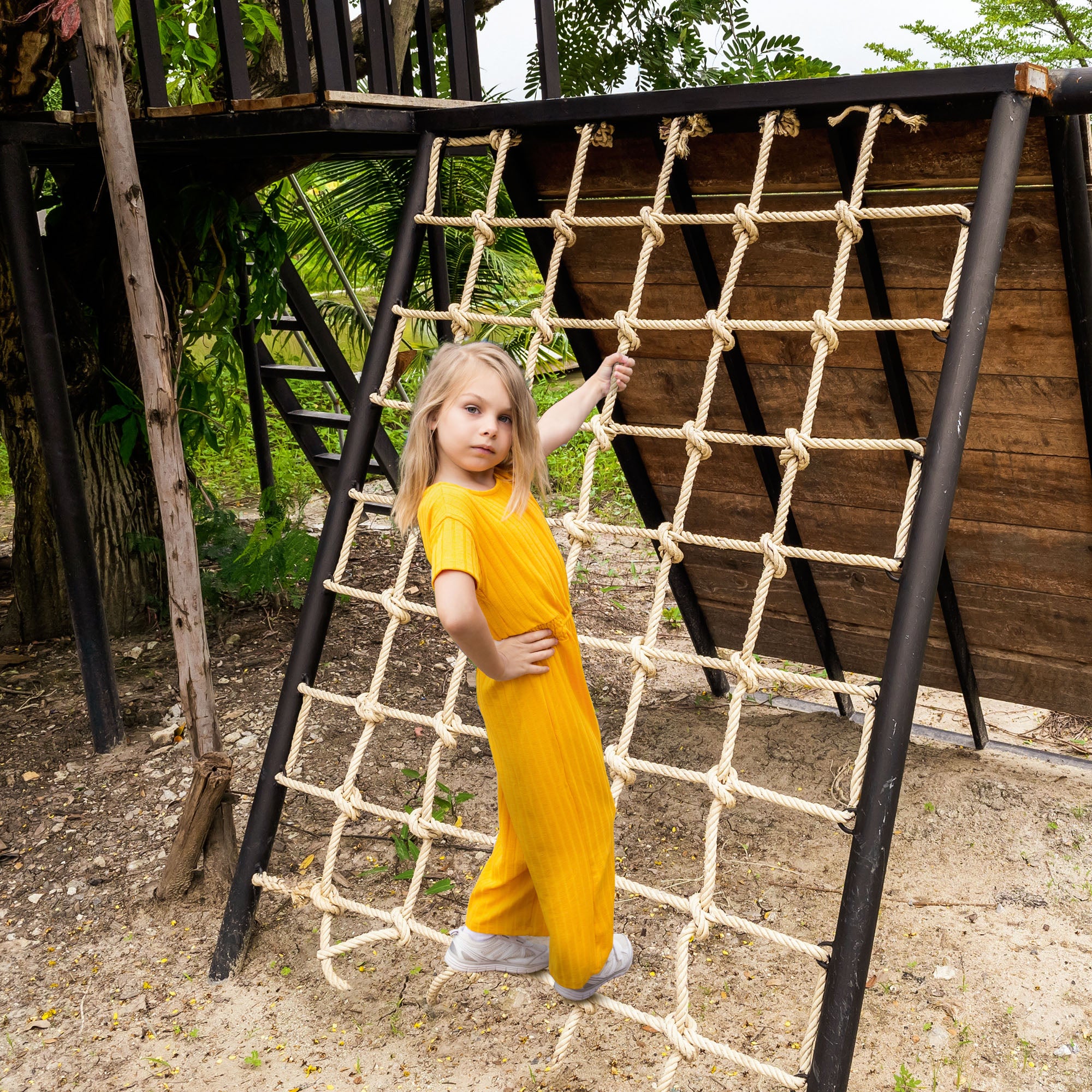 Children's Climbing Net for 3-6 year olds Outdoor Decorative PE Rope Net Protective Net for Ninja Playground Obstacle Course Dim. 1.5 x 2 m Brown
