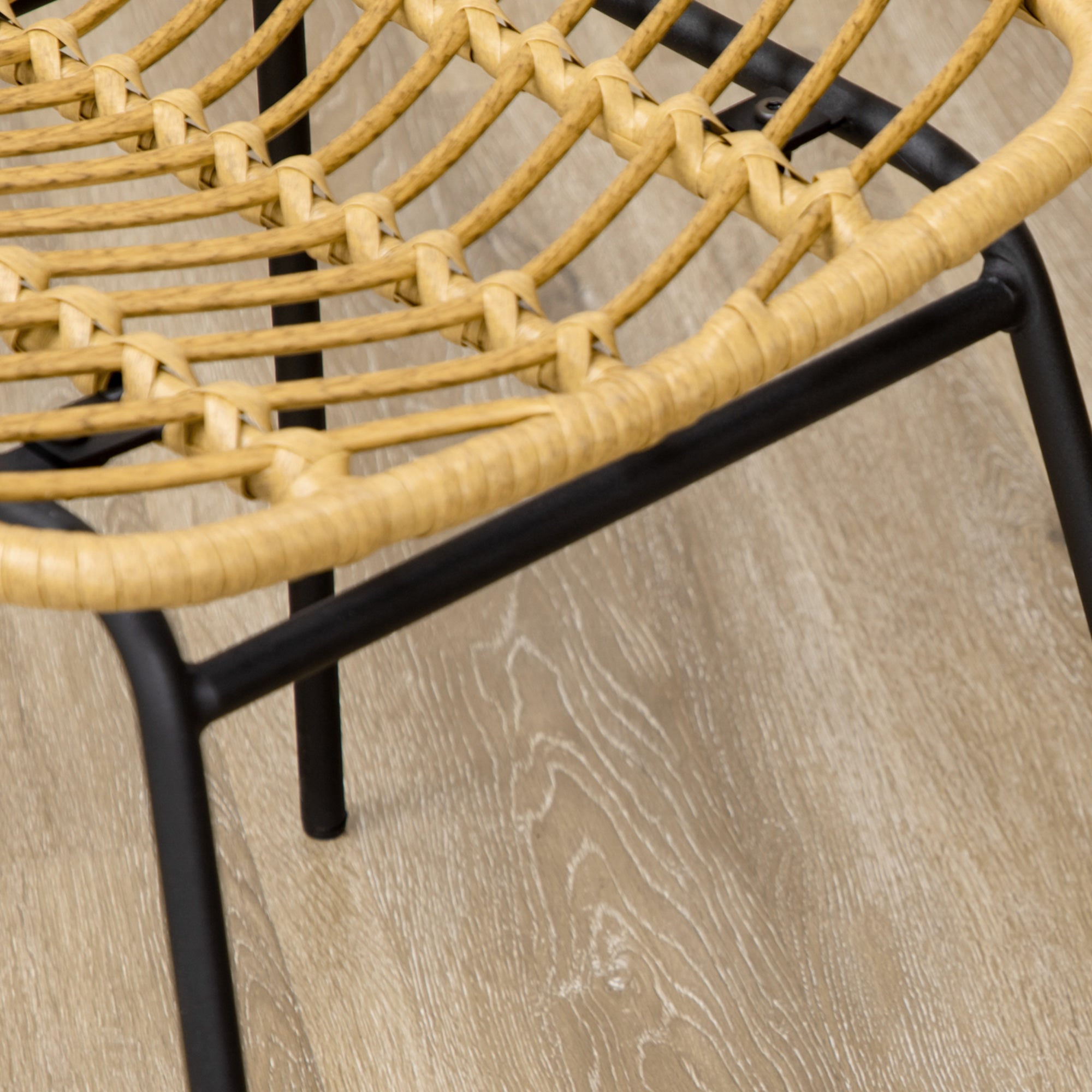 Set of 2 Synthetic Rattan Dining Chairs Kitchen Chairs with Steel Legs for Living Room Balcony Terrace Load 120 kg Natural