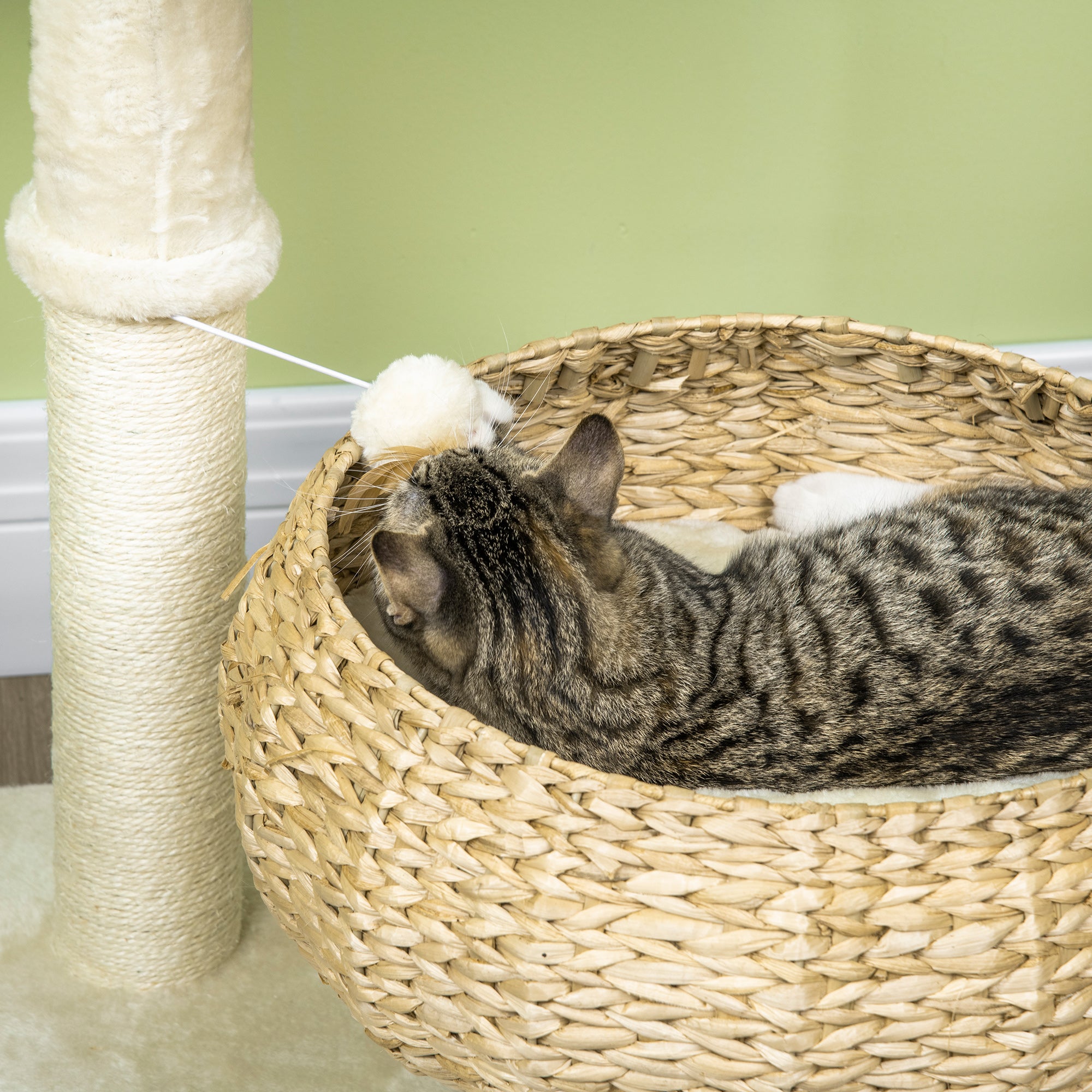 Cat Scratching Tree 2-Level Height 72 cm Sisal Post with Hideaway and Platform 1 Suspended Ball Beige